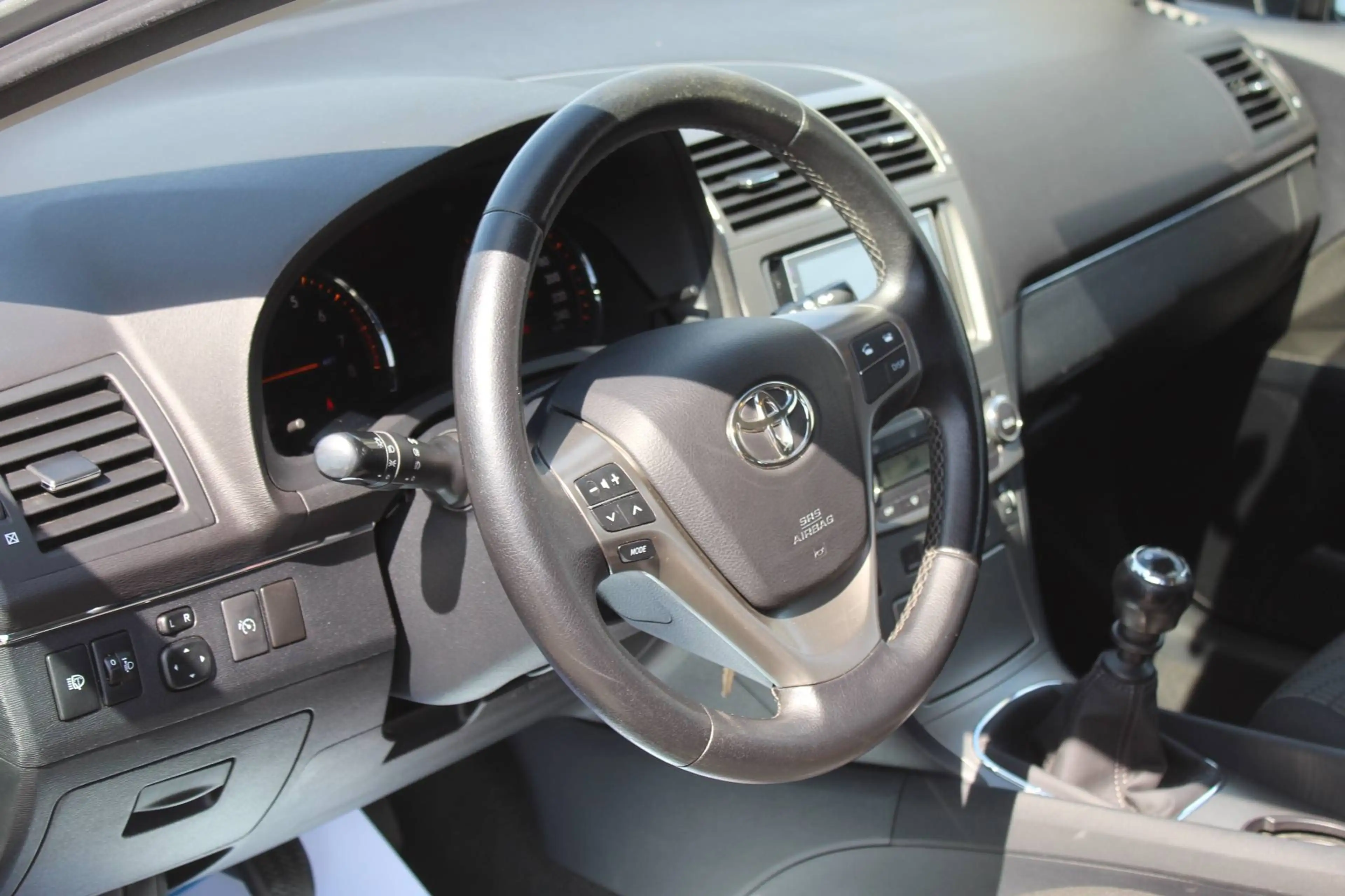 Toyota Avensis Kombi 1.8 Sol -Klimaautom.+Sitzh.+TÜV NEU+ — photo 14