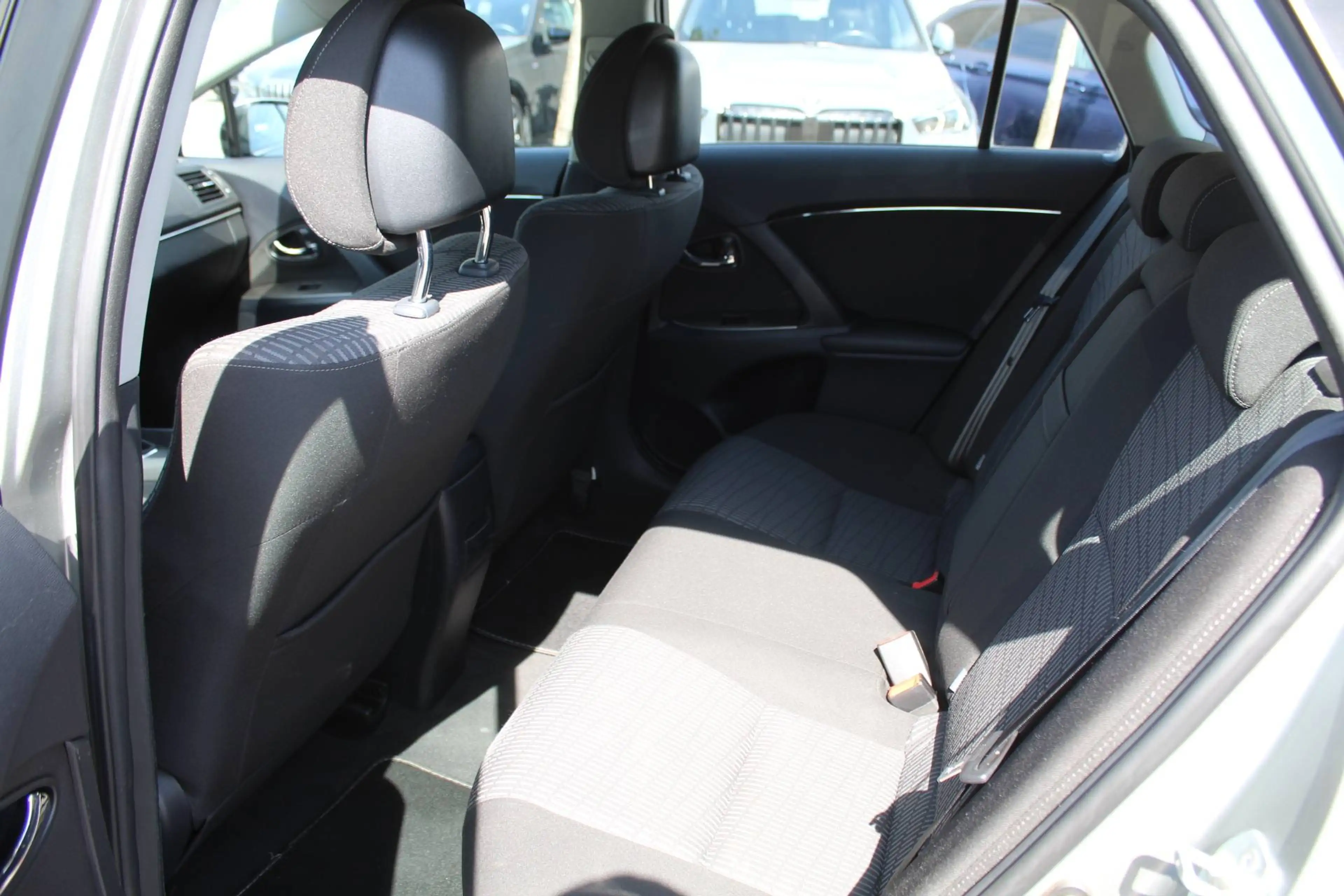 Toyota Avensis Kombi 1.8 Sol -Klimaautom.+Sitzh.+TÜV NEU+ — photo 13