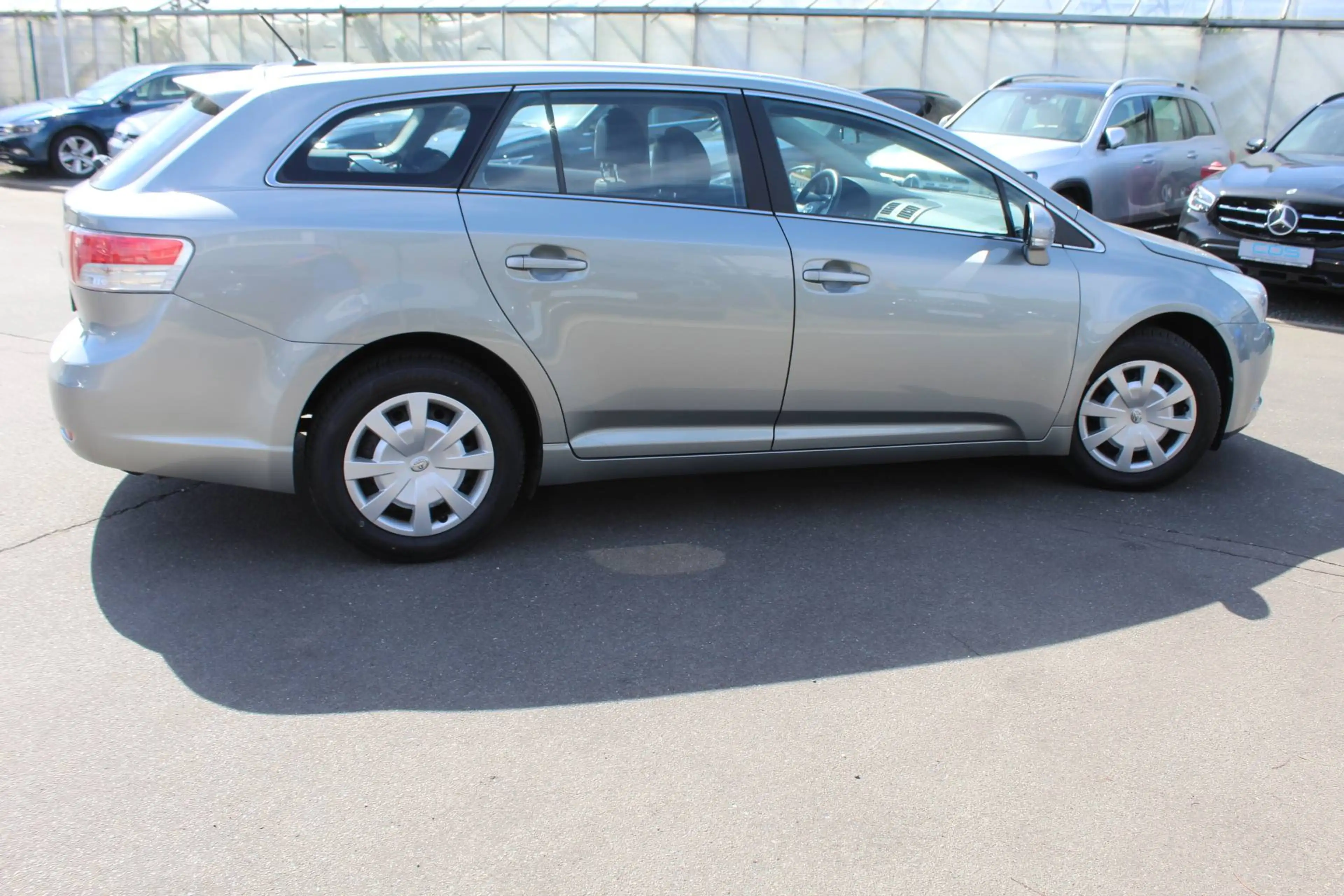 Toyota Avensis Kombi 1.8 Sol -Klimaautom.+Sitzh.+TÜV NEU+ — photo 8