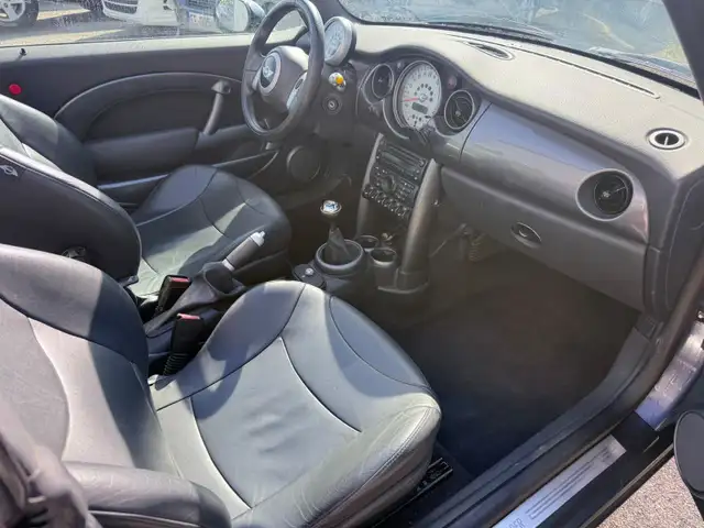 Mini Hatch view 13