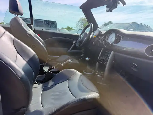 Mini Hatch view 12