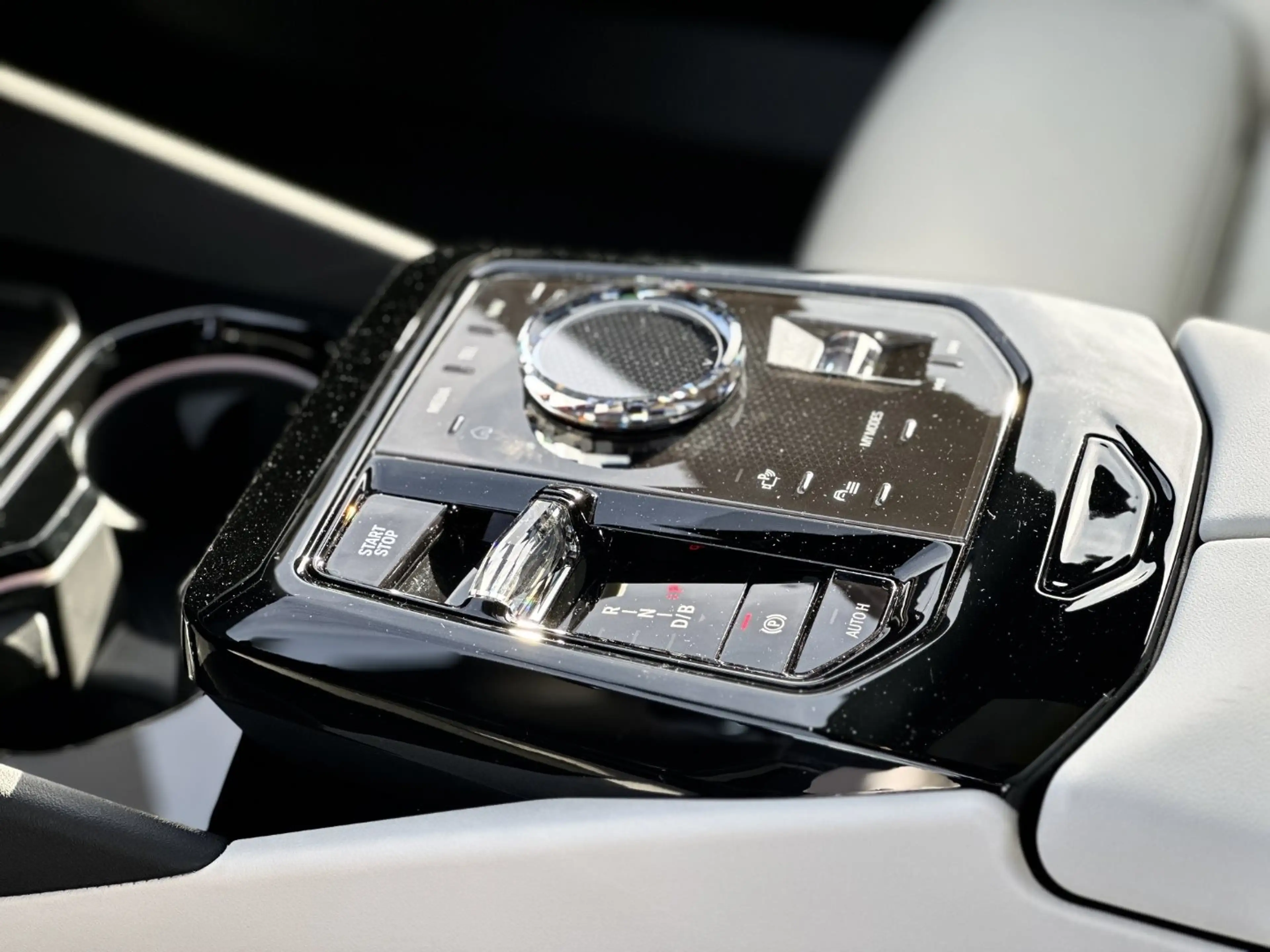 BMW i5 eDrive40 Touring M Sportpaket Head-Up DAB — photo 11