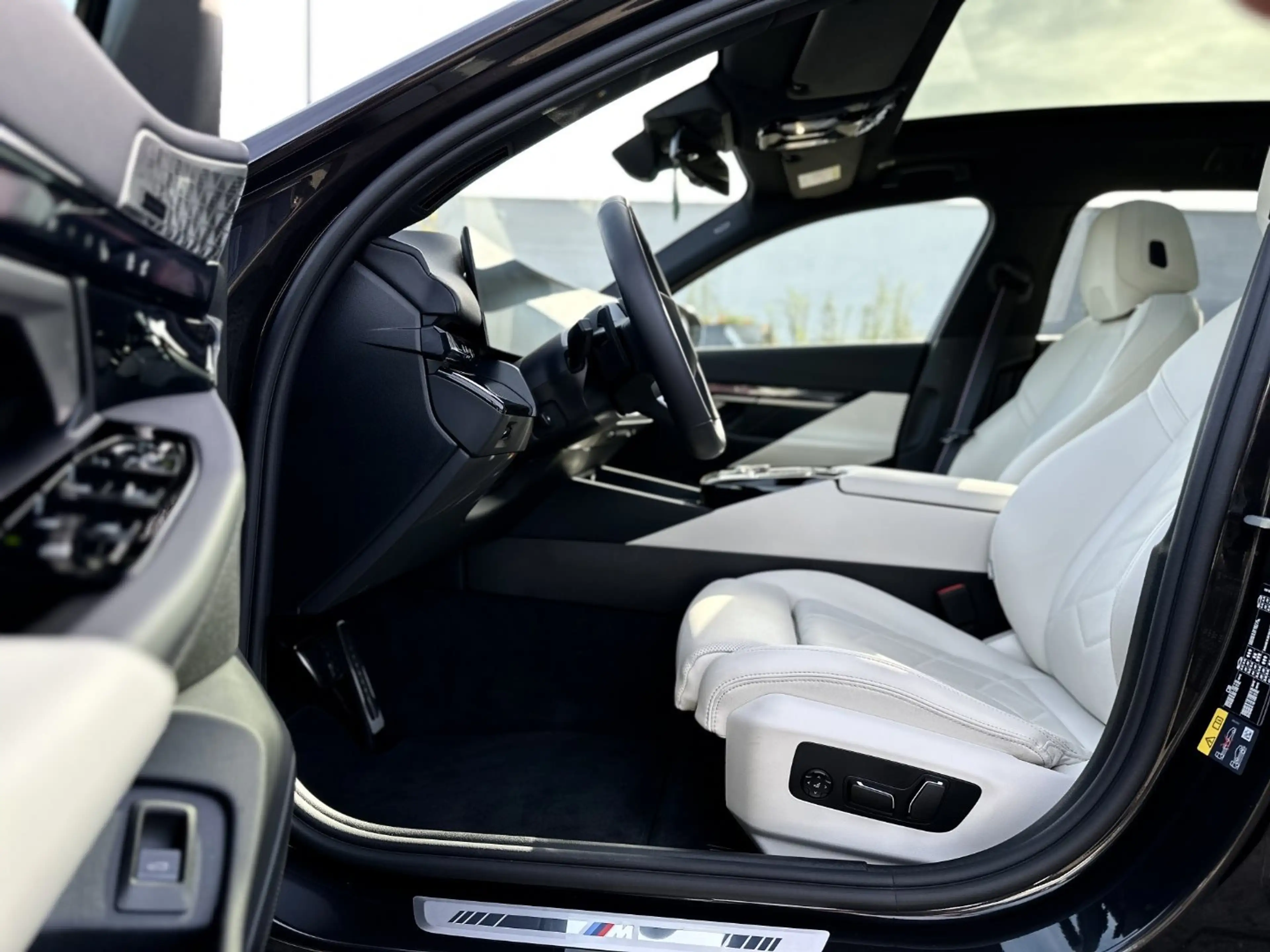 BMW i5 eDrive40 Touring M Sportpaket Head-Up DAB — photo 13