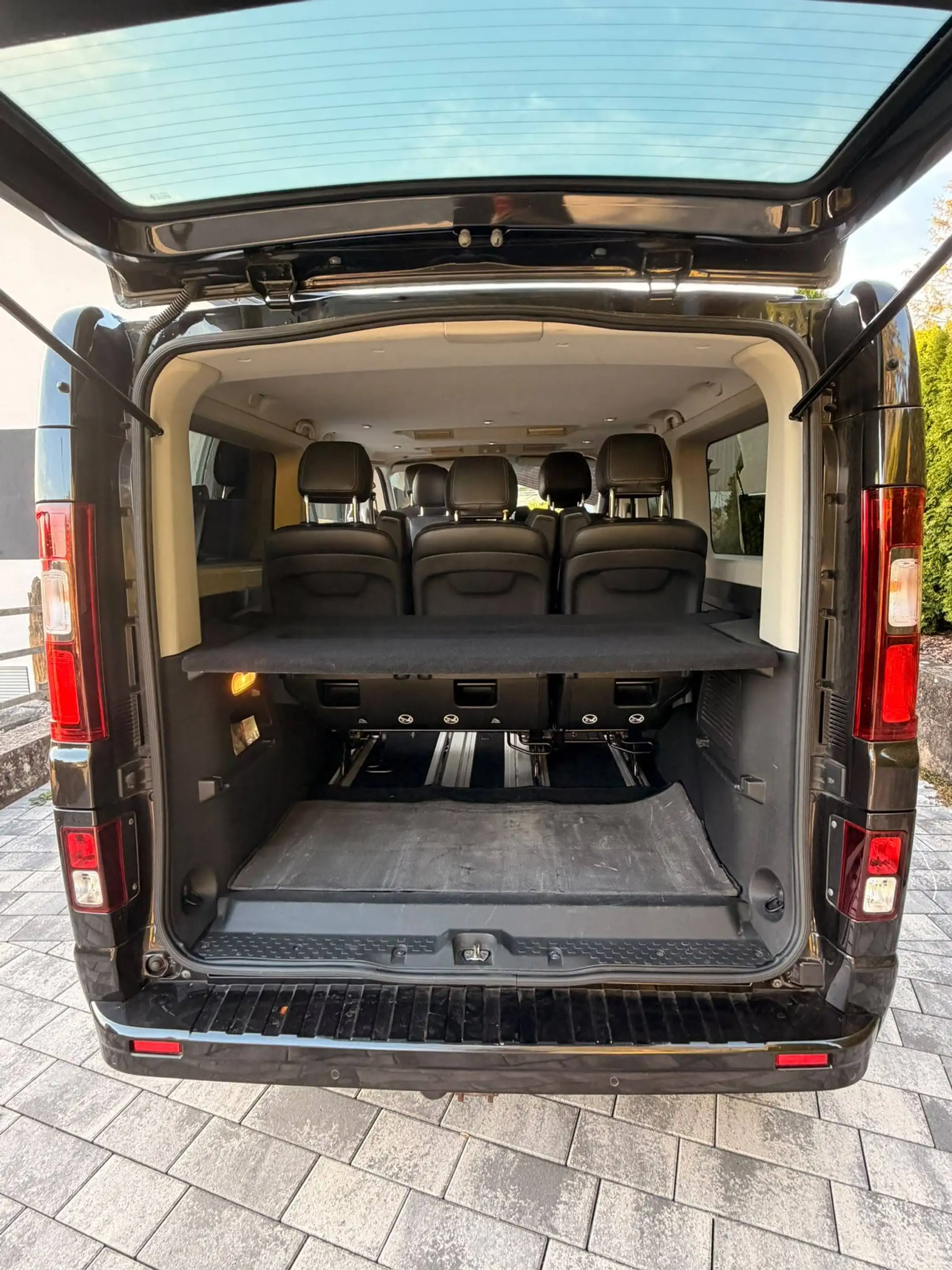 Opel Vivaro Vivaro 1.6 D (CDTI) 1.6 D L2H1 Tourer — photo 6