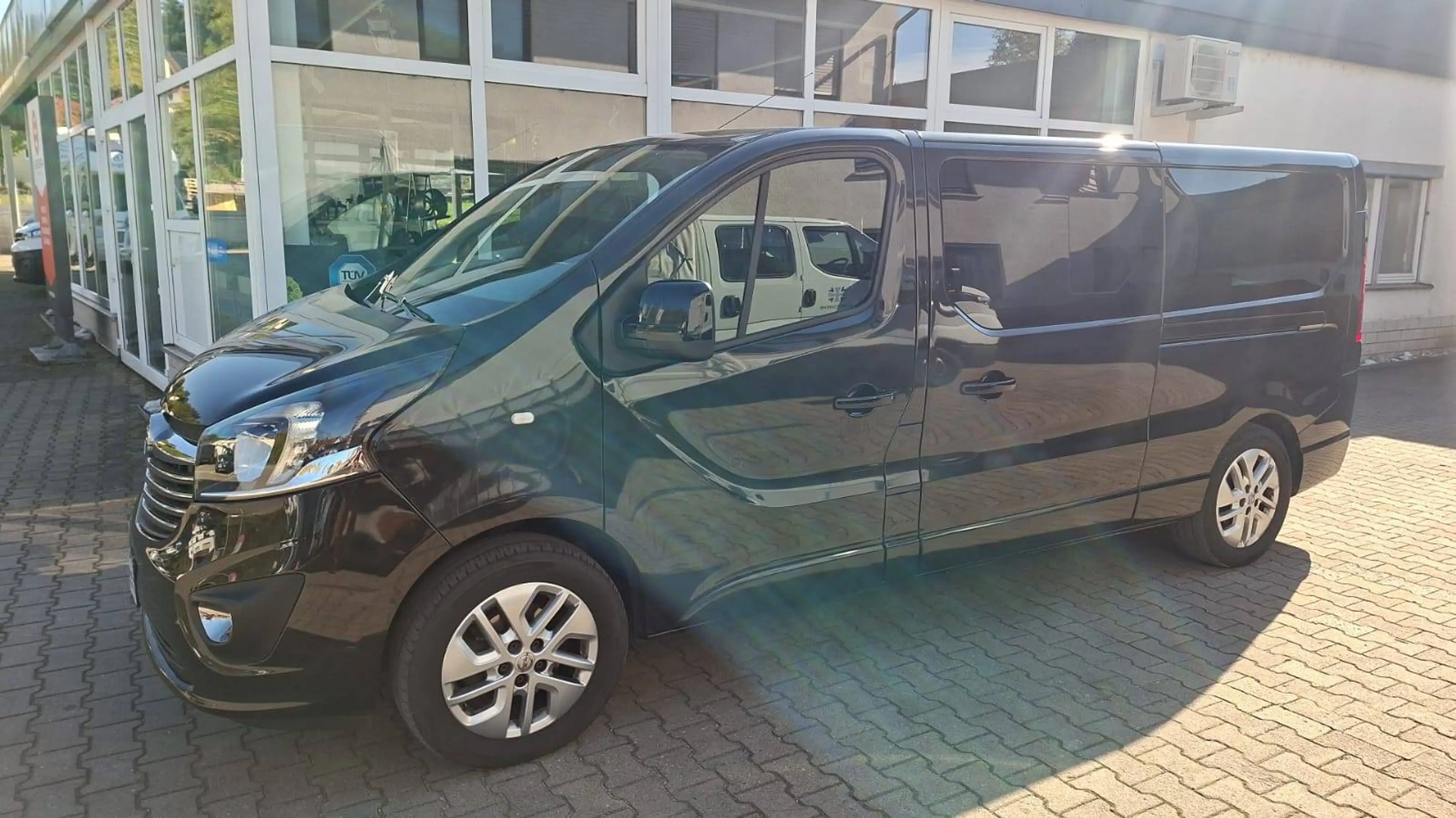 Opel Vivaro Vivaro 1.6 D (CDTI) 1.6 D L2H1 Tourer — photo 4