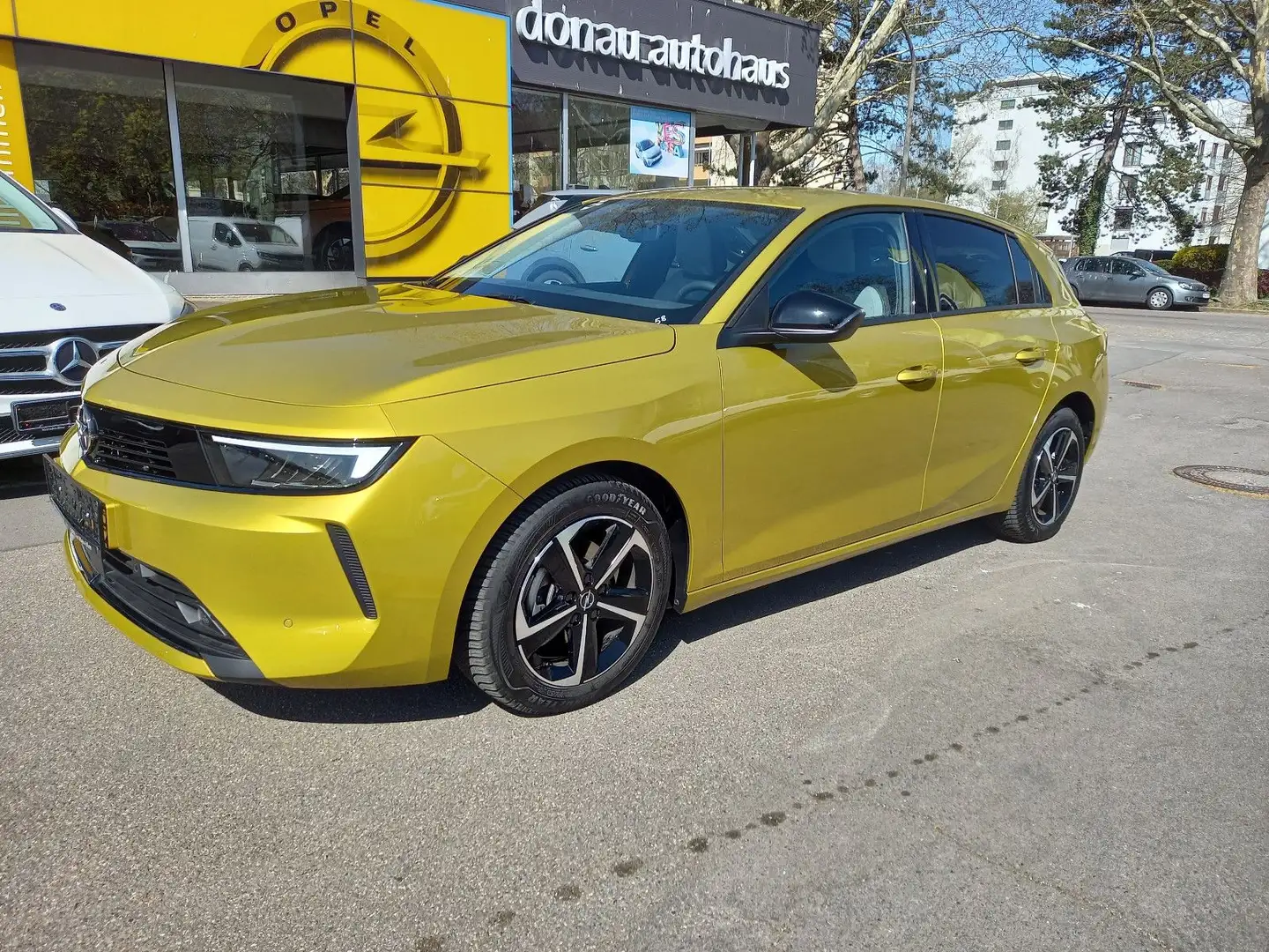 Opel Astra 5-trg. L 1.2T MT6 Edition AHK Sitzhzg Amarillo - 2