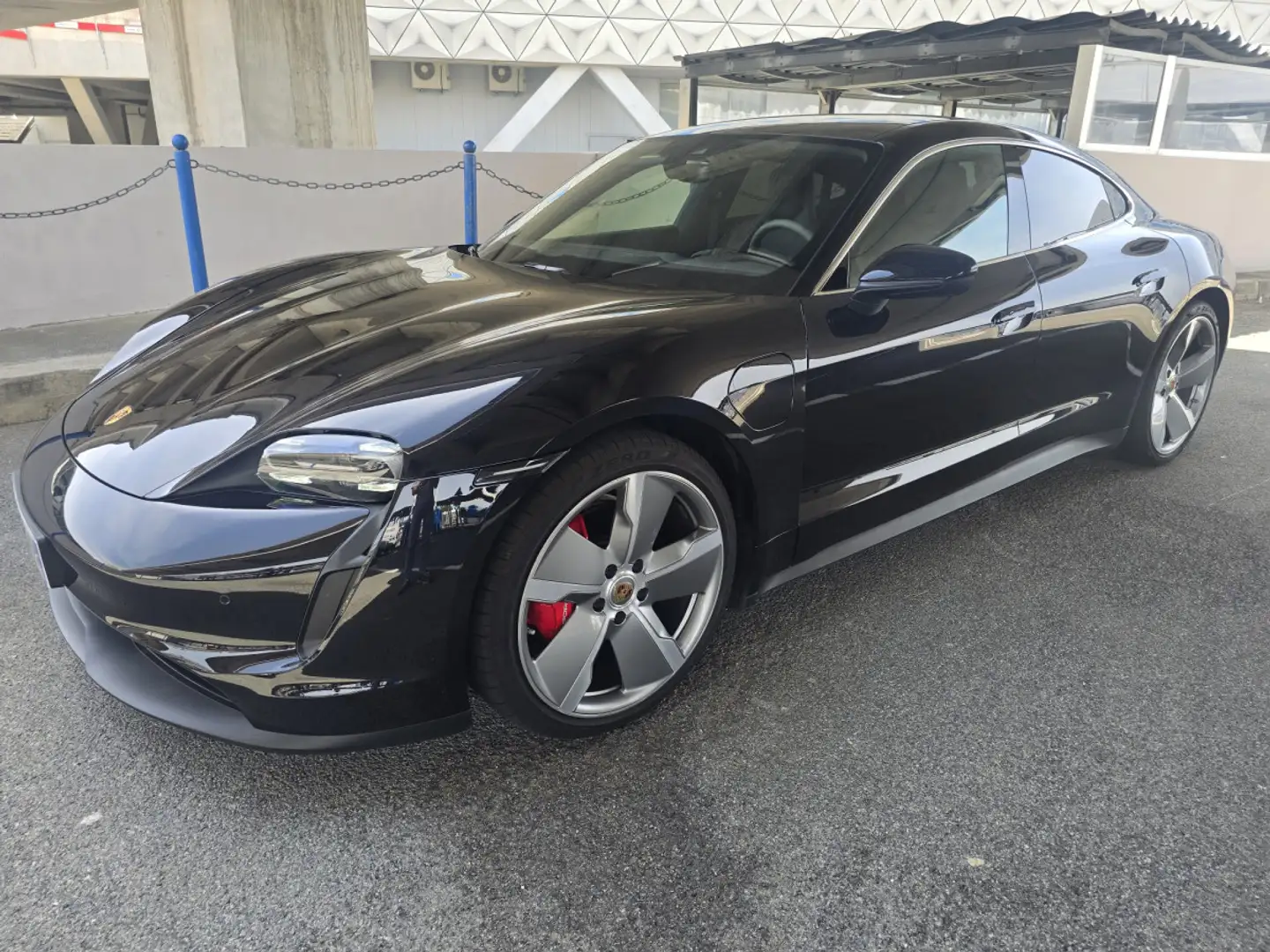 Porsche Taycan 4S SPORT 530CH Performance plus battery 1 year Schwarz - 1