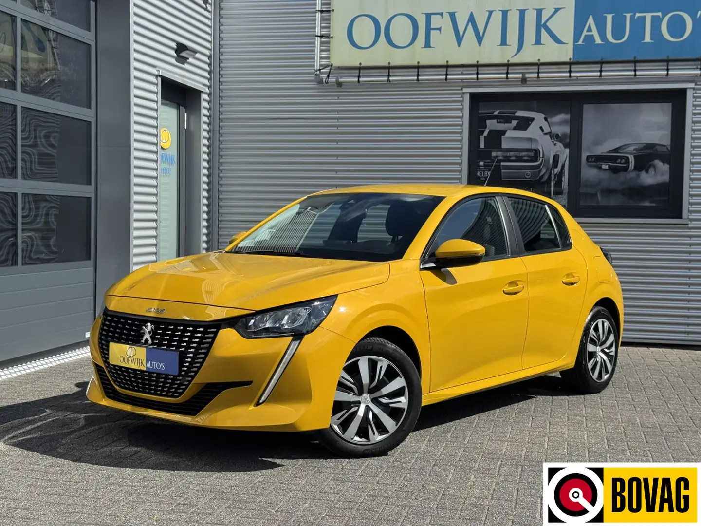 Peugeot 208 1.2 PureTech Active Clima Navi Led CarPlay Geel - 1