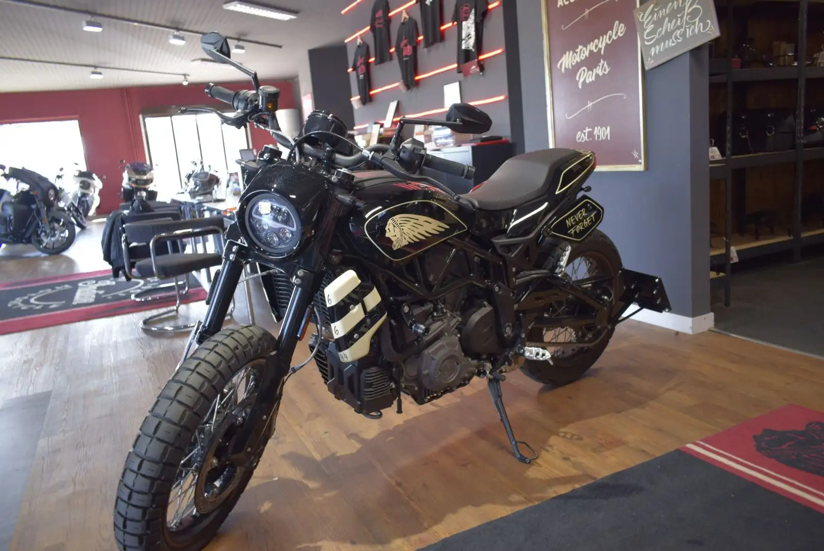 Indian FTR 1200 A2 Custom Rally Jekyll&Hyde 4,49% Finan Schwarz - 2