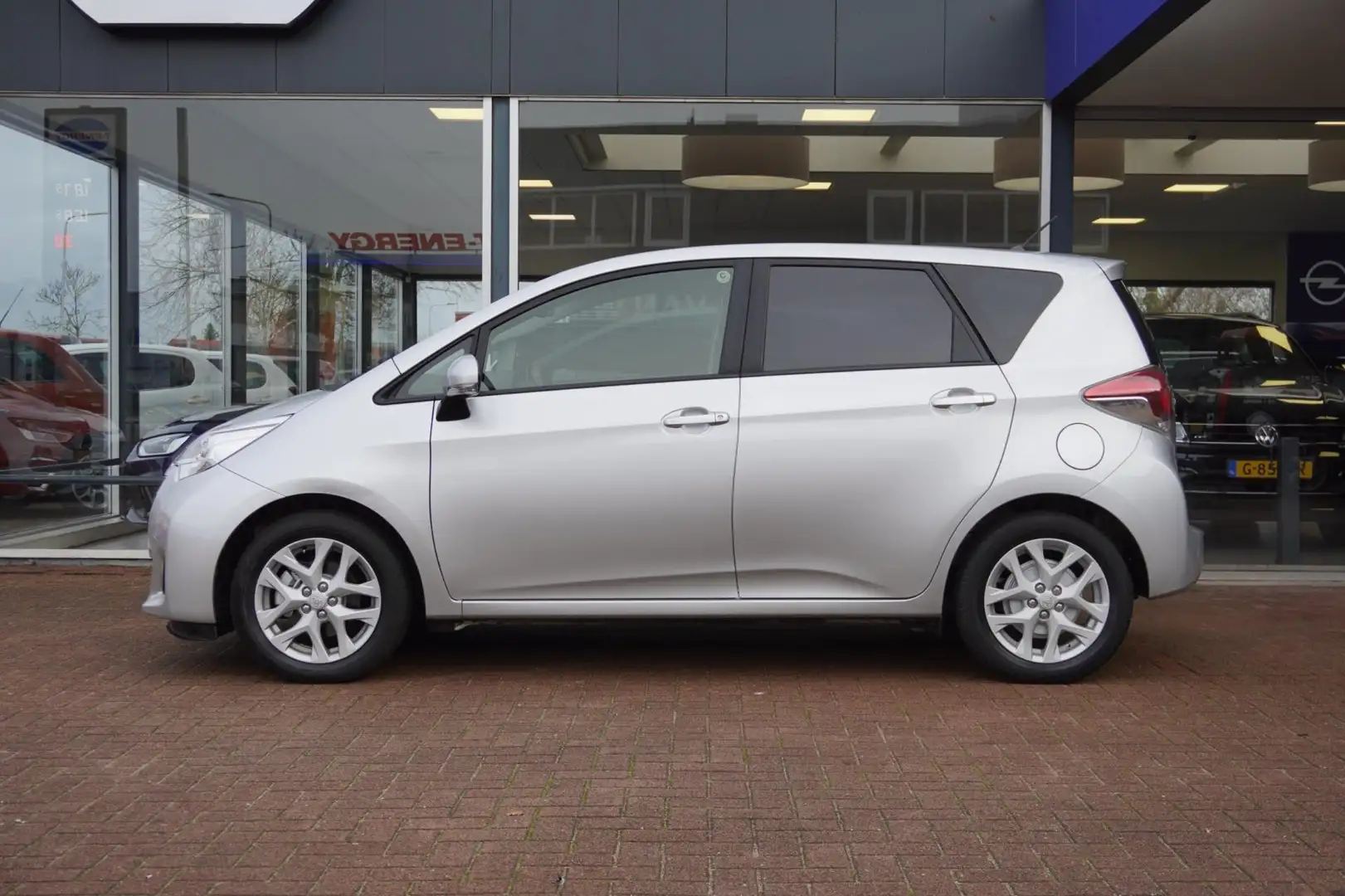 Toyota Verso-S 1.3 VVT-i Aspiration | Automaat | Airco | Camera | Gris - 2