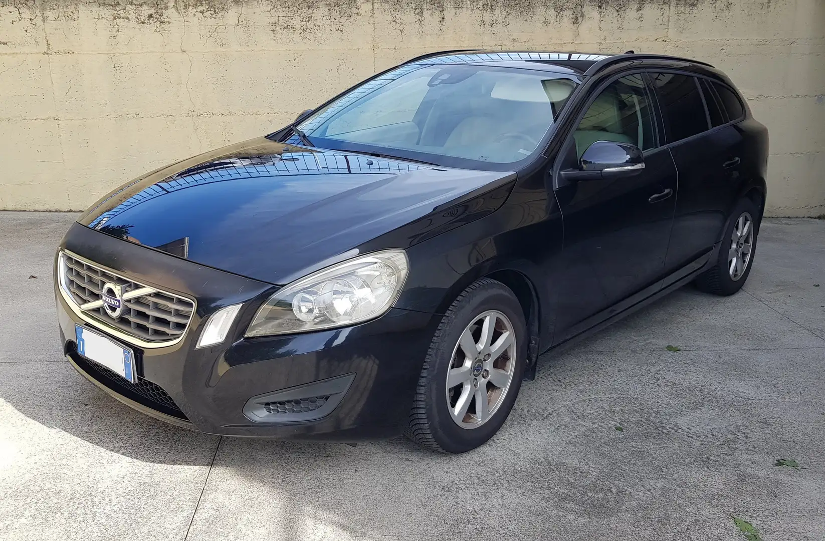 Volvo V60 V60 I 20101.6 d2 (drive) Kinetic Nero - 1