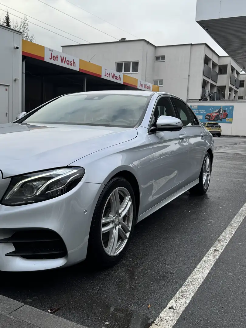 Mercedes-Benz E 220 Amg Line 220d Silber - 1