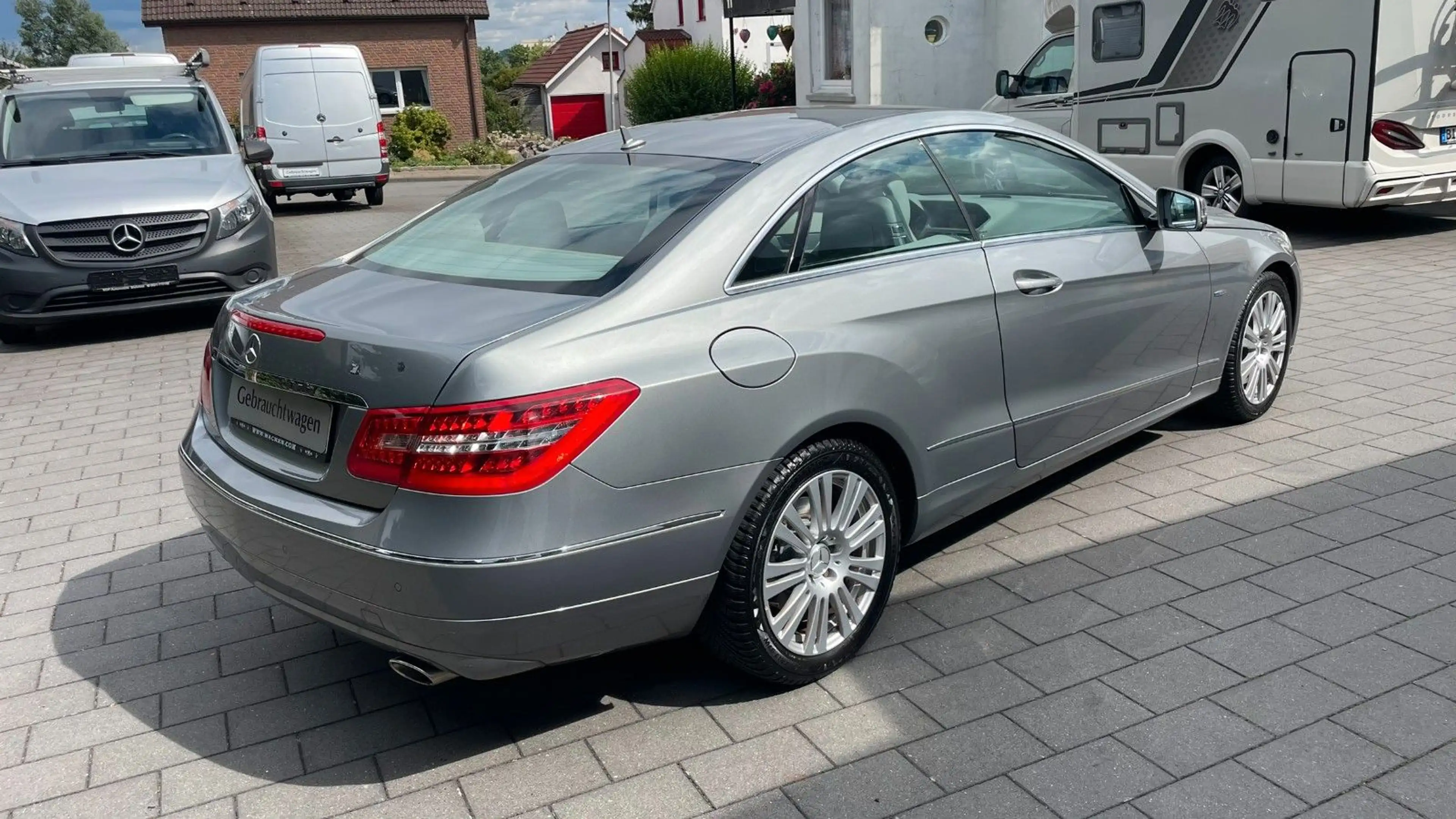 Mercedes-Benz E 350 COUPE CDI *LEDER*XEN*DISTR.*AHK*1.HD** — photo 4