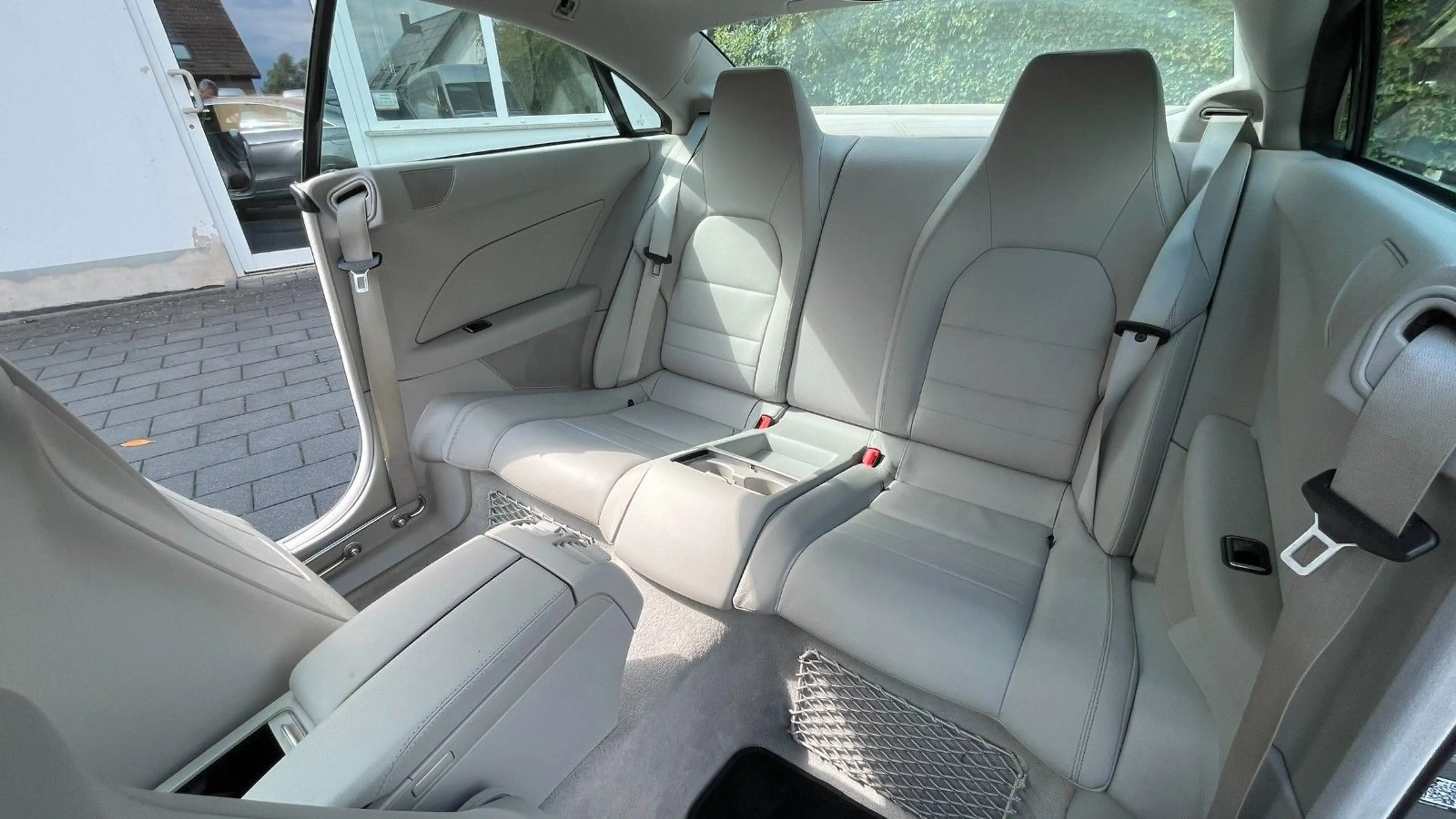 Mercedes-Benz E 350 COUPE CDI *LEDER*XEN*DISTR.*AHK*1.HD** — photo 10