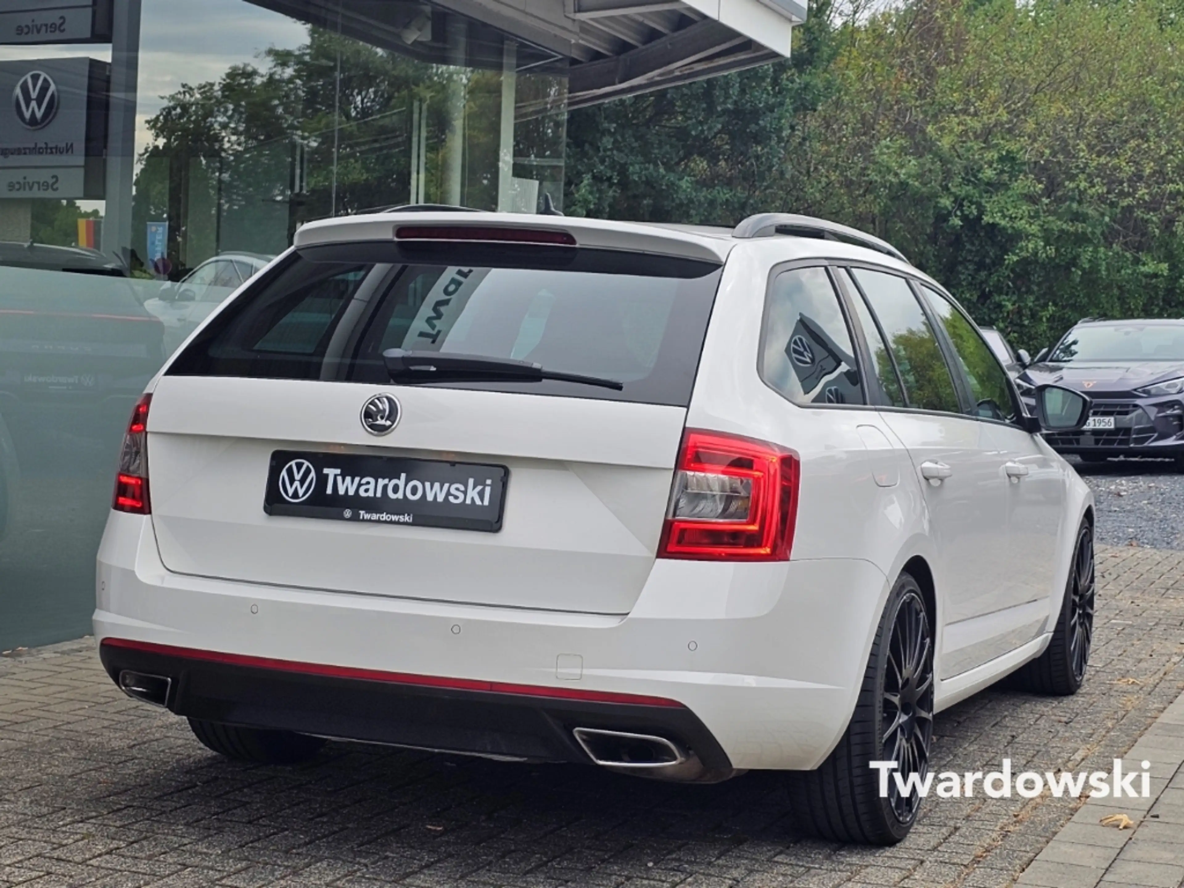Skoda Octavia RS StHz Pano Keyless DAB Bi-Xenon Canton — photo 6