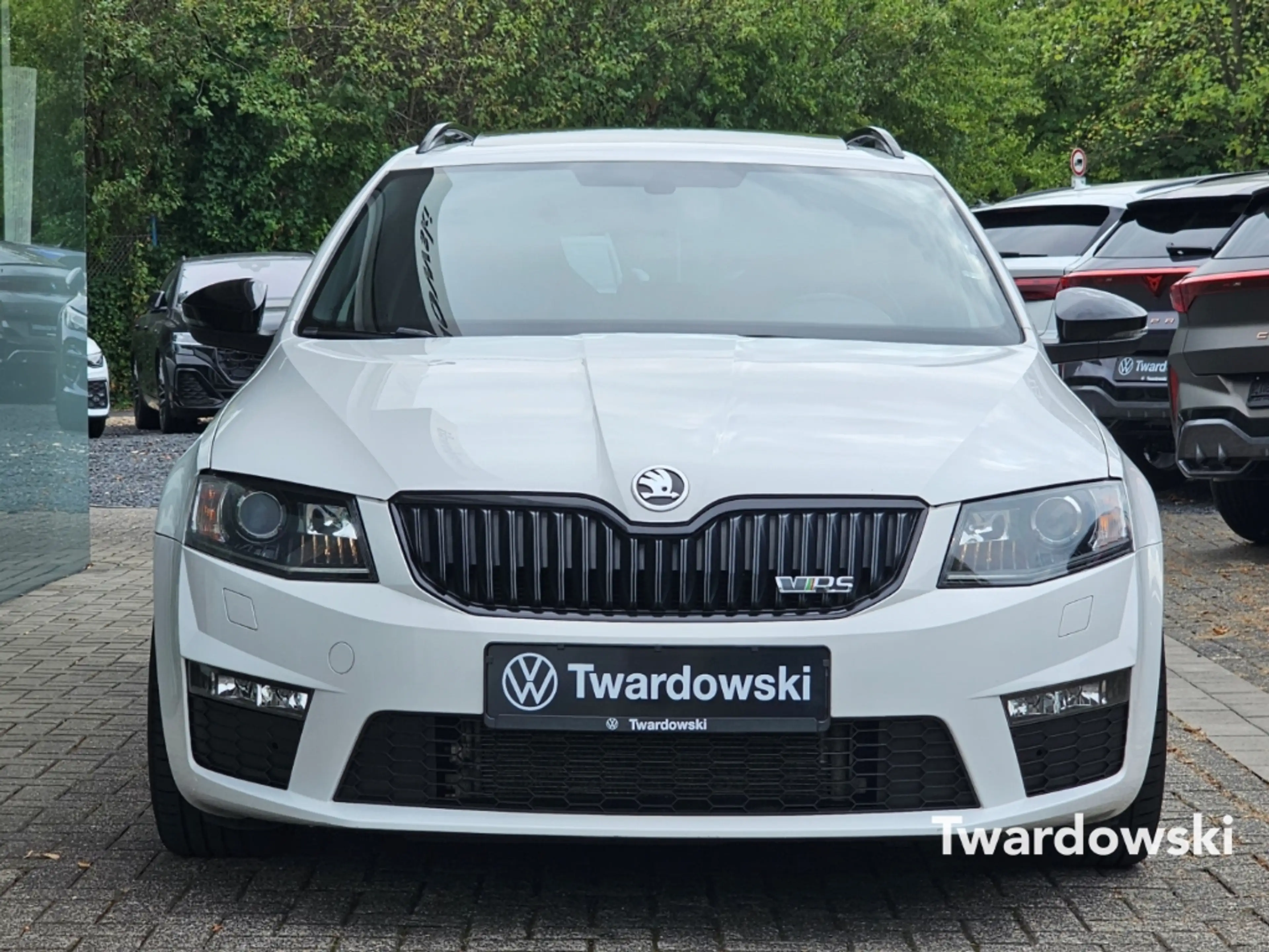 Skoda Octavia RS StHz Pano Keyless DAB Bi-Xenon Canton — photo 2