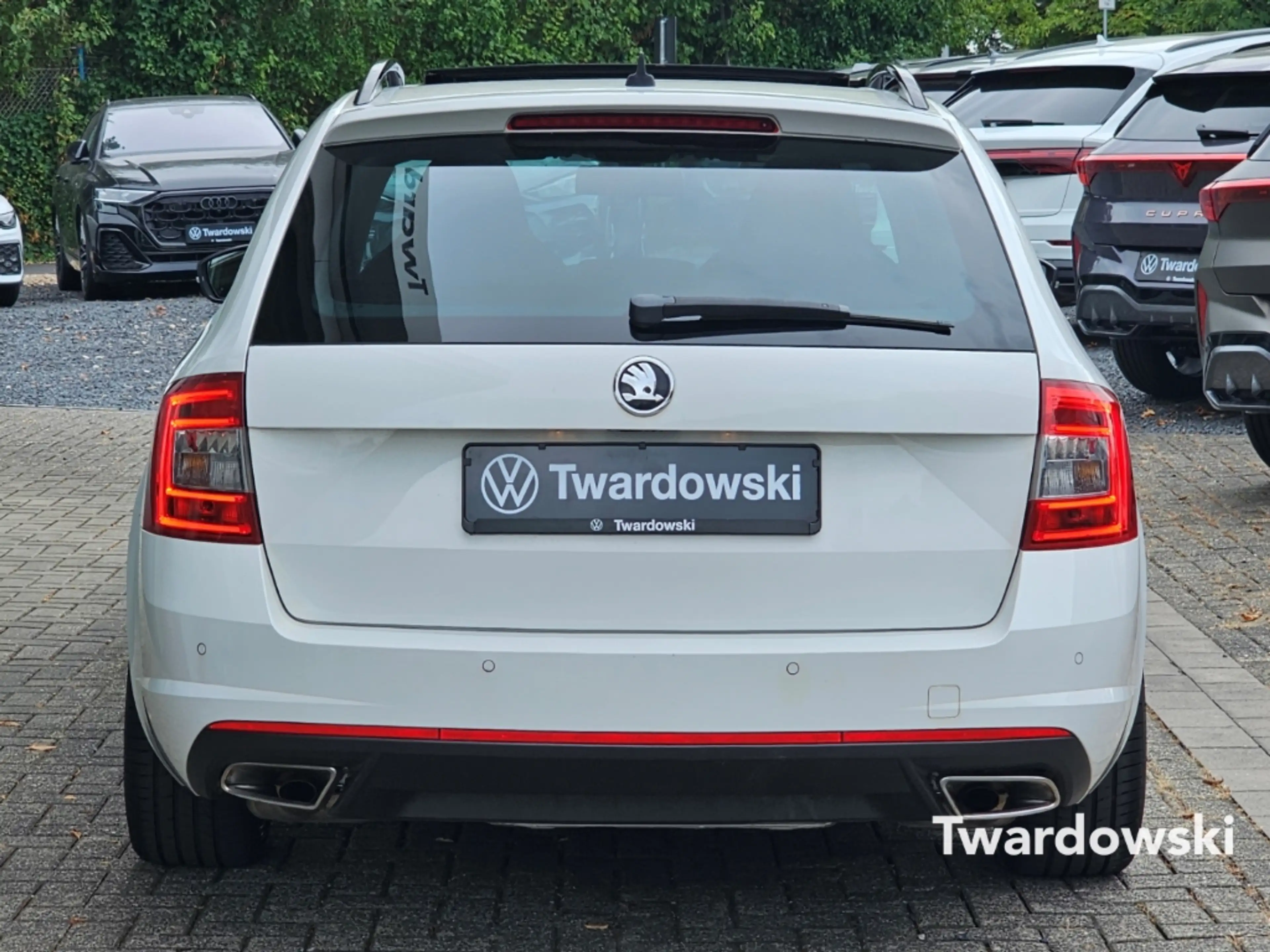 Skoda Octavia RS StHz Pano Keyless DAB Bi-Xenon Canton — photo 5