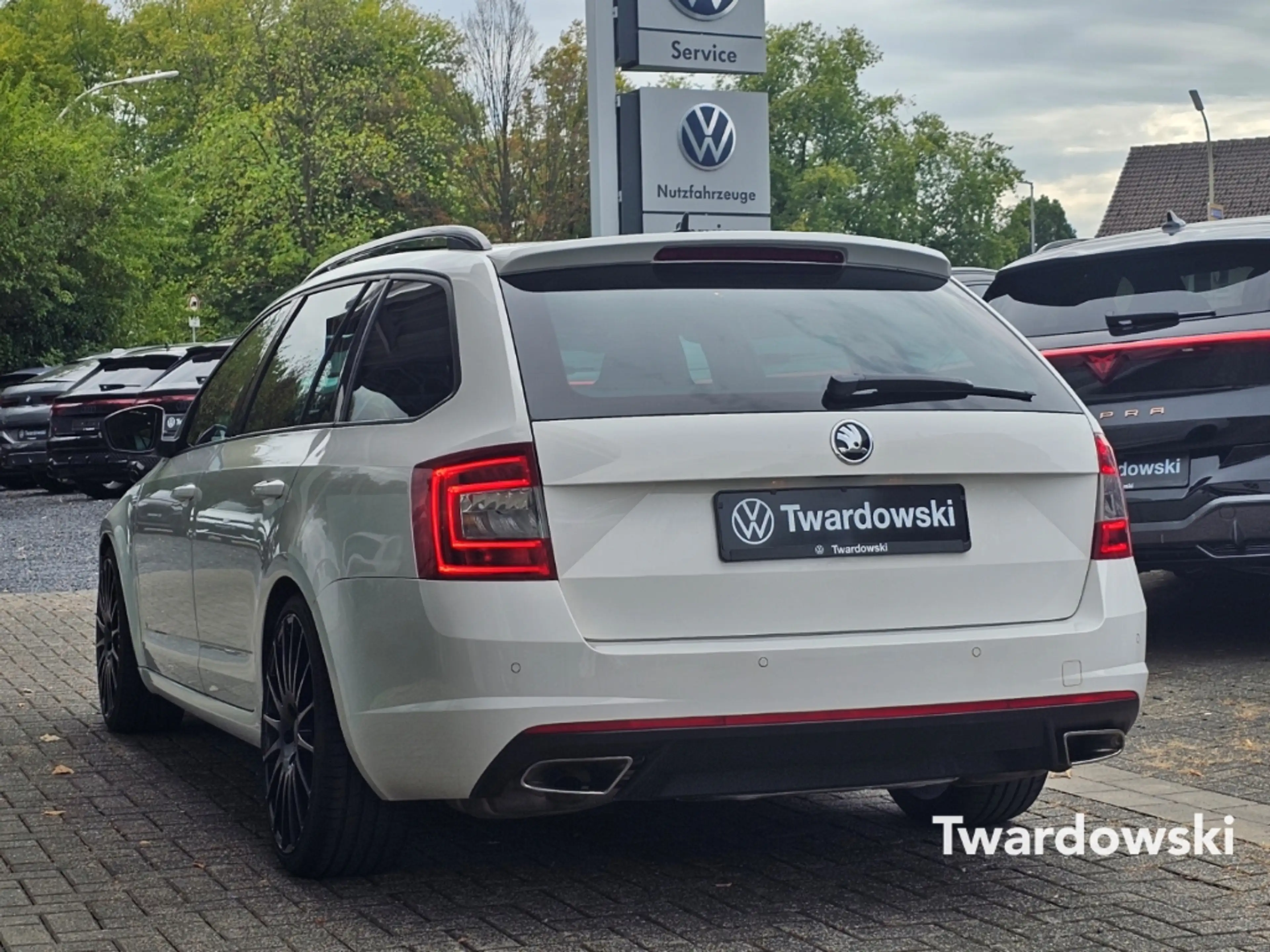 Skoda Octavia RS StHz Pano Keyless DAB Bi-Xenon Canton — photo 4