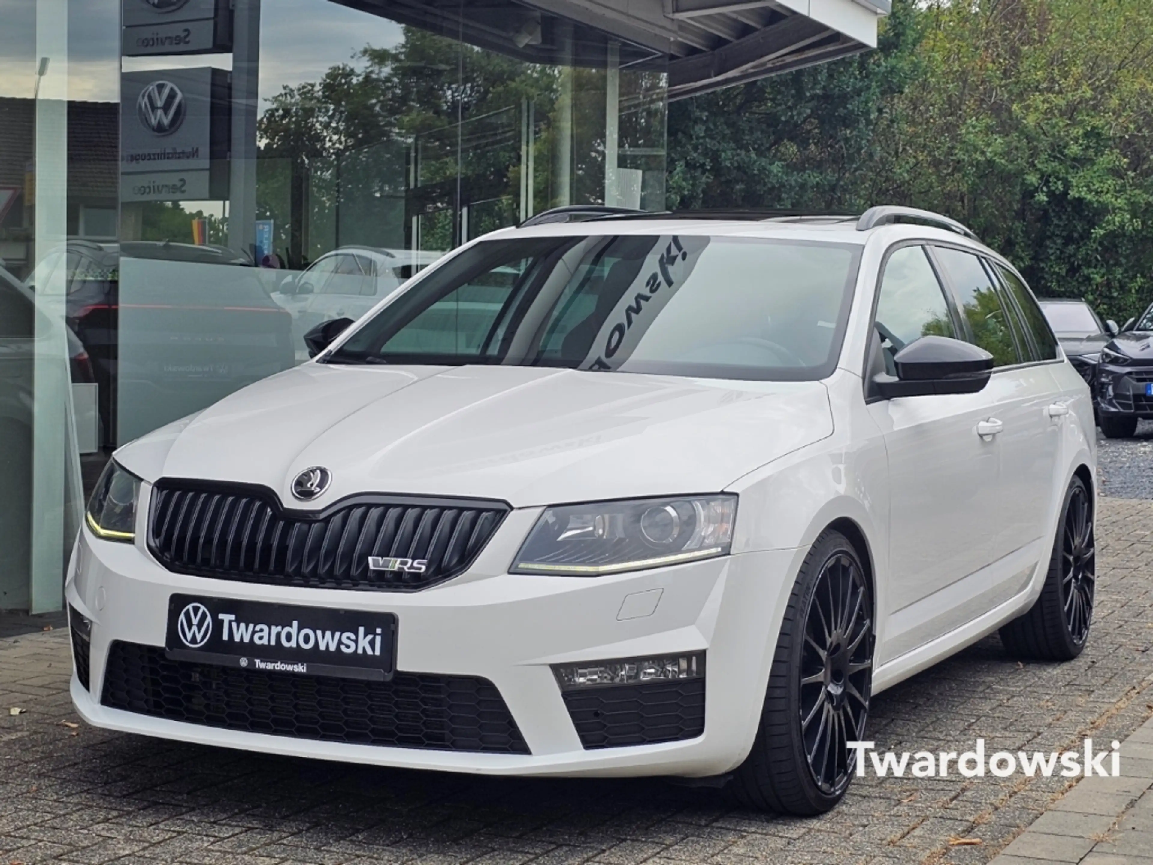 Skoda Octavia RS StHz Pano Keyless DAB Bi-Xenon Canton — photo 3