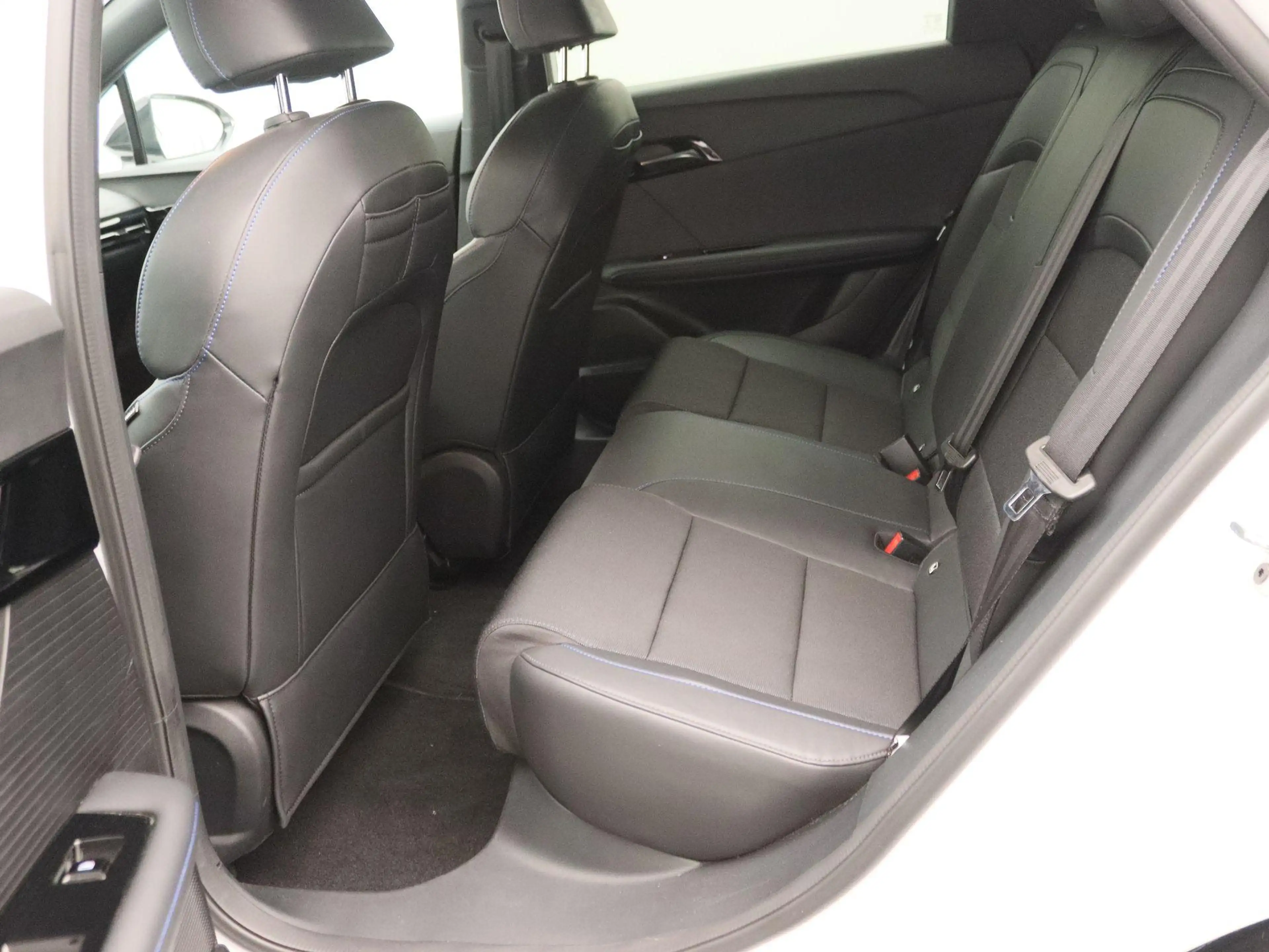 MG MG4 Electric Luxury 64 kWh | Apple Carplay/Android Aut — photo 8