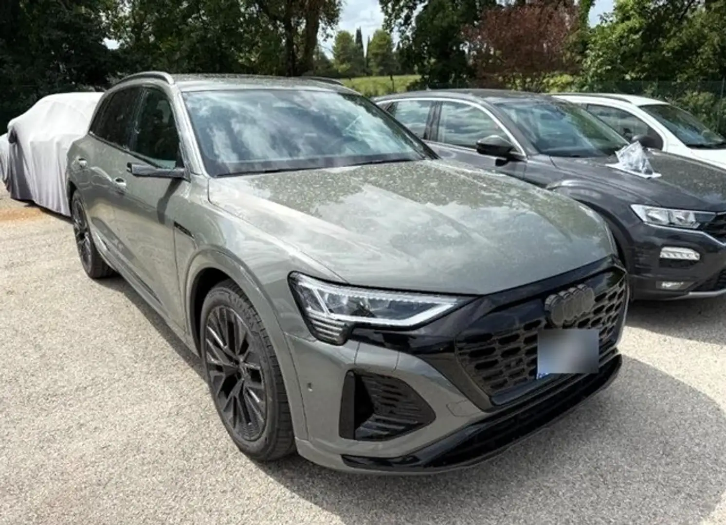 Audi Q8 e-tron 55 quattro S line schwarz plus Grijs - 1