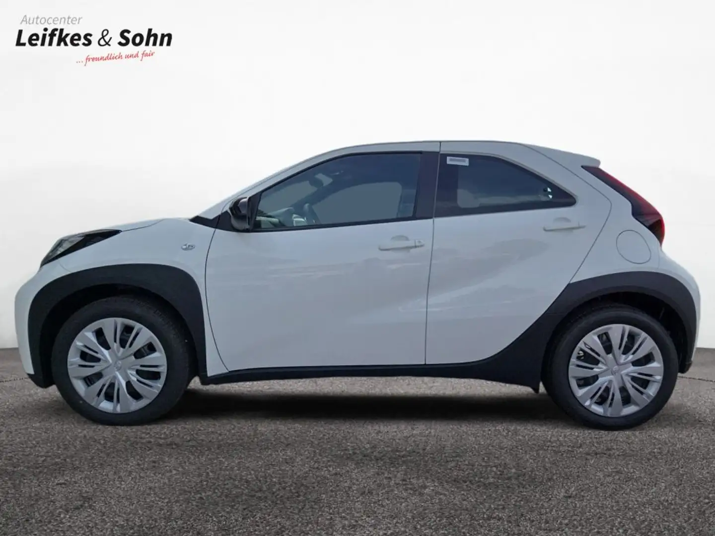 Toyota Aygo X Play Weiß - 2