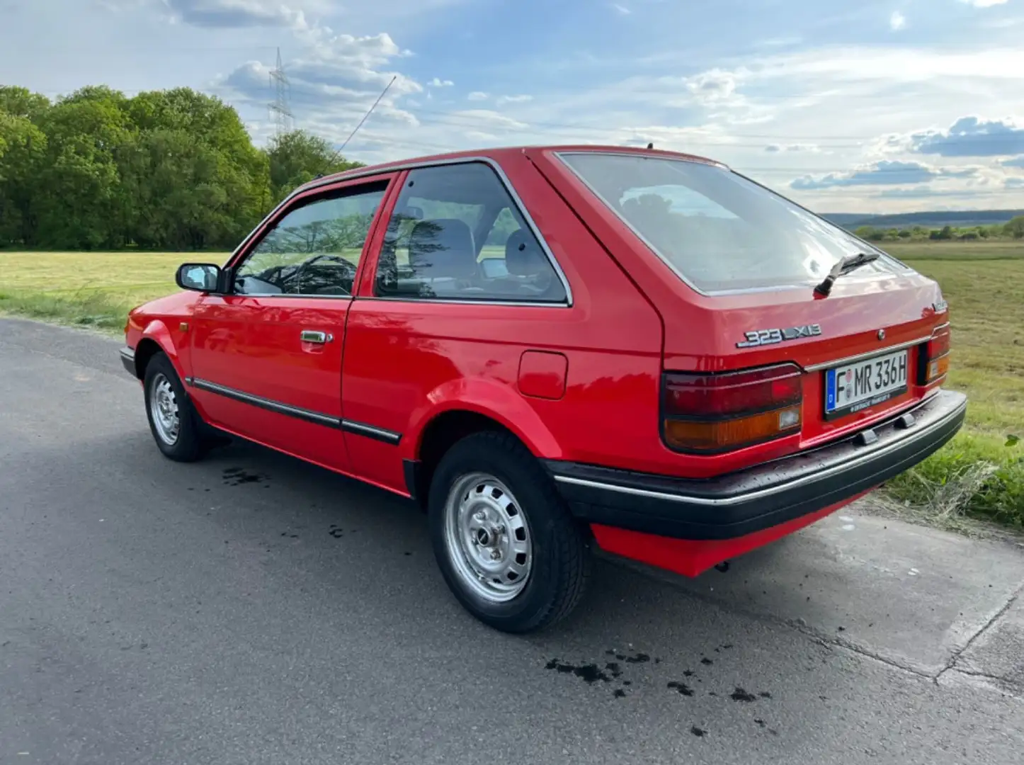 Mazda 323 1.3 LX Красный - 2