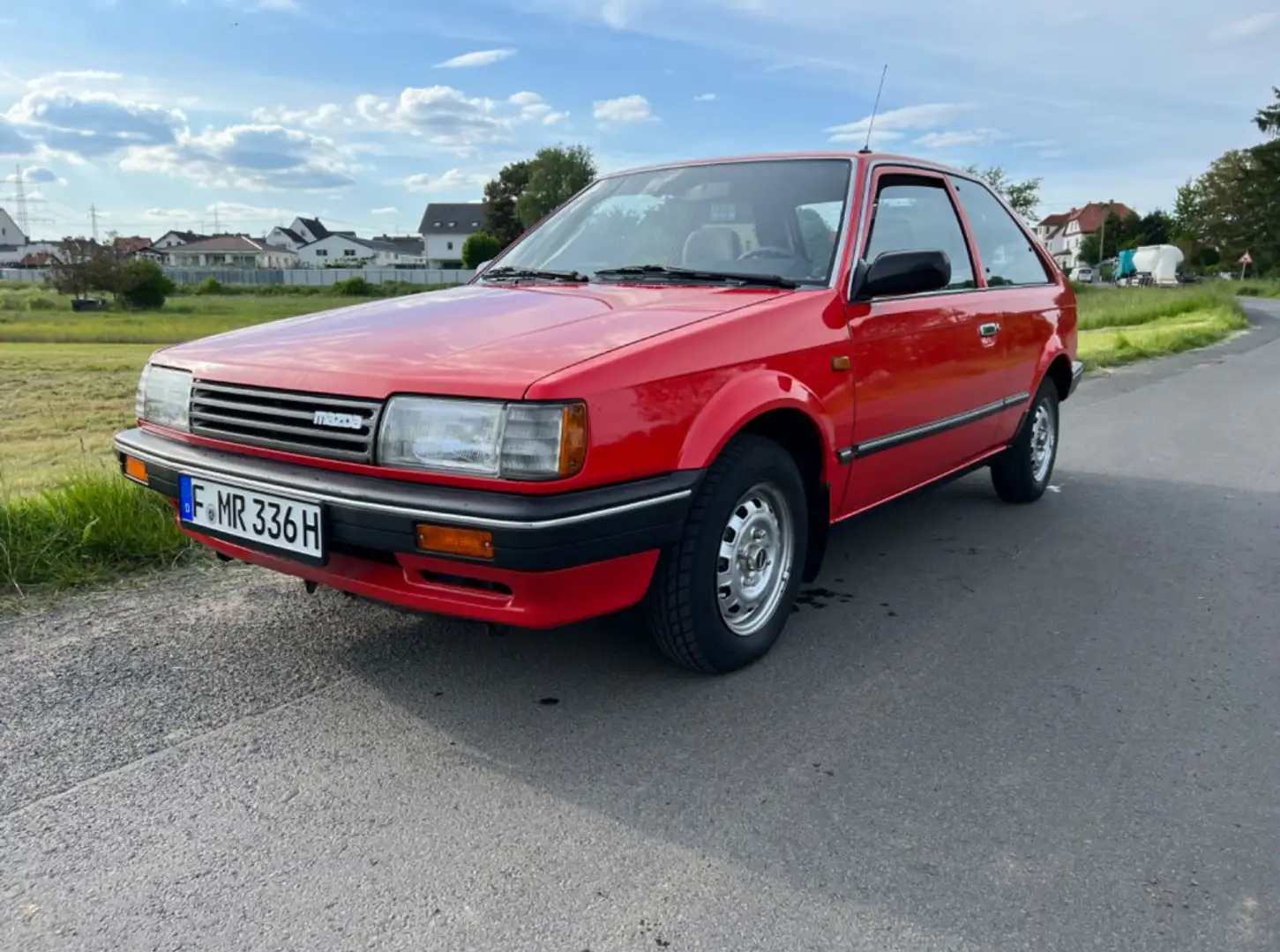 Mazda 323 1.3 LX Roşu - 1