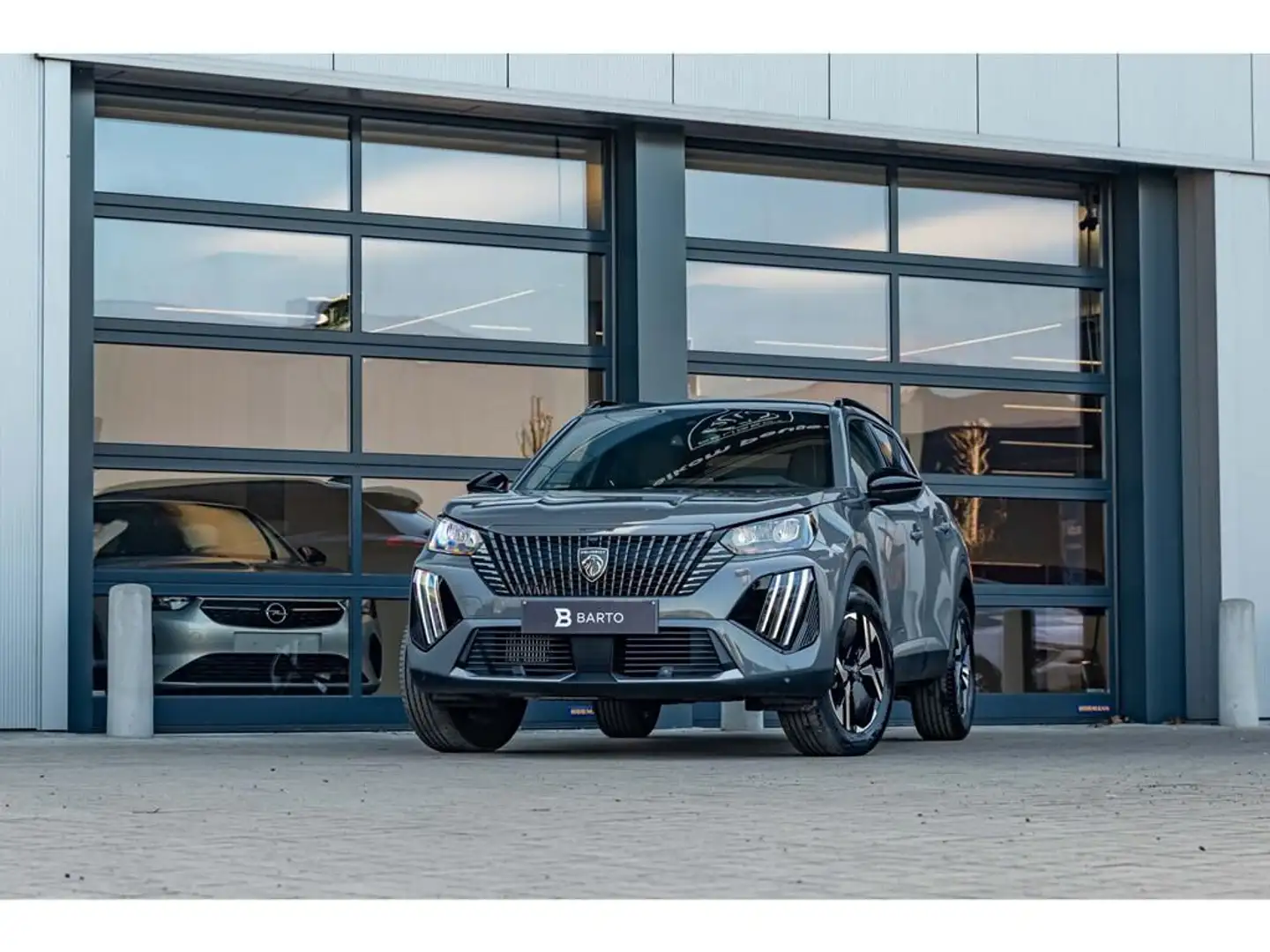 Peugeot 2008 145PK MHEV - Allure - Nieuw! - Navi - Keyless -... Grijs - 1