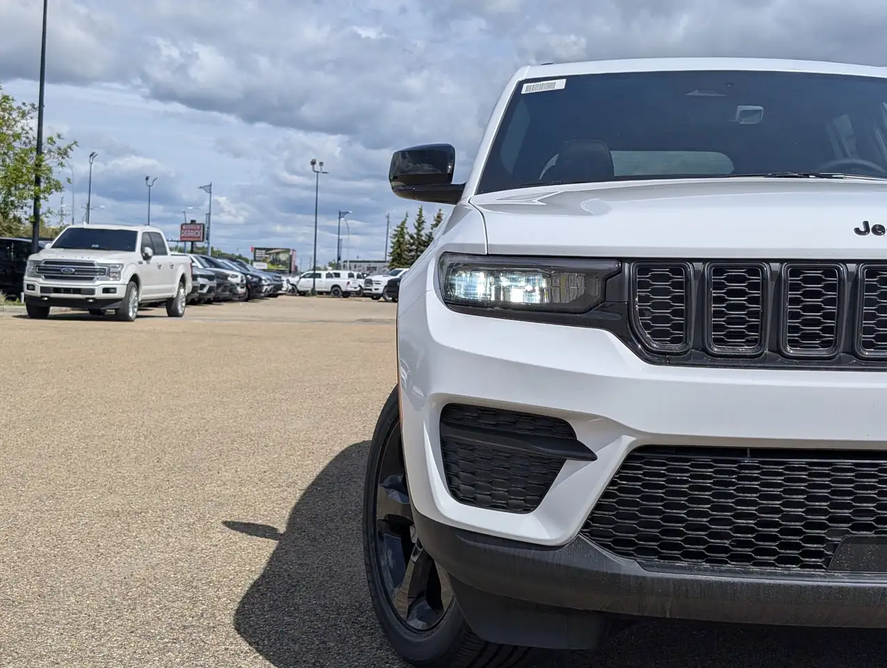 Jeep Grand Cherokee снимка Jeep Grand Cherokee