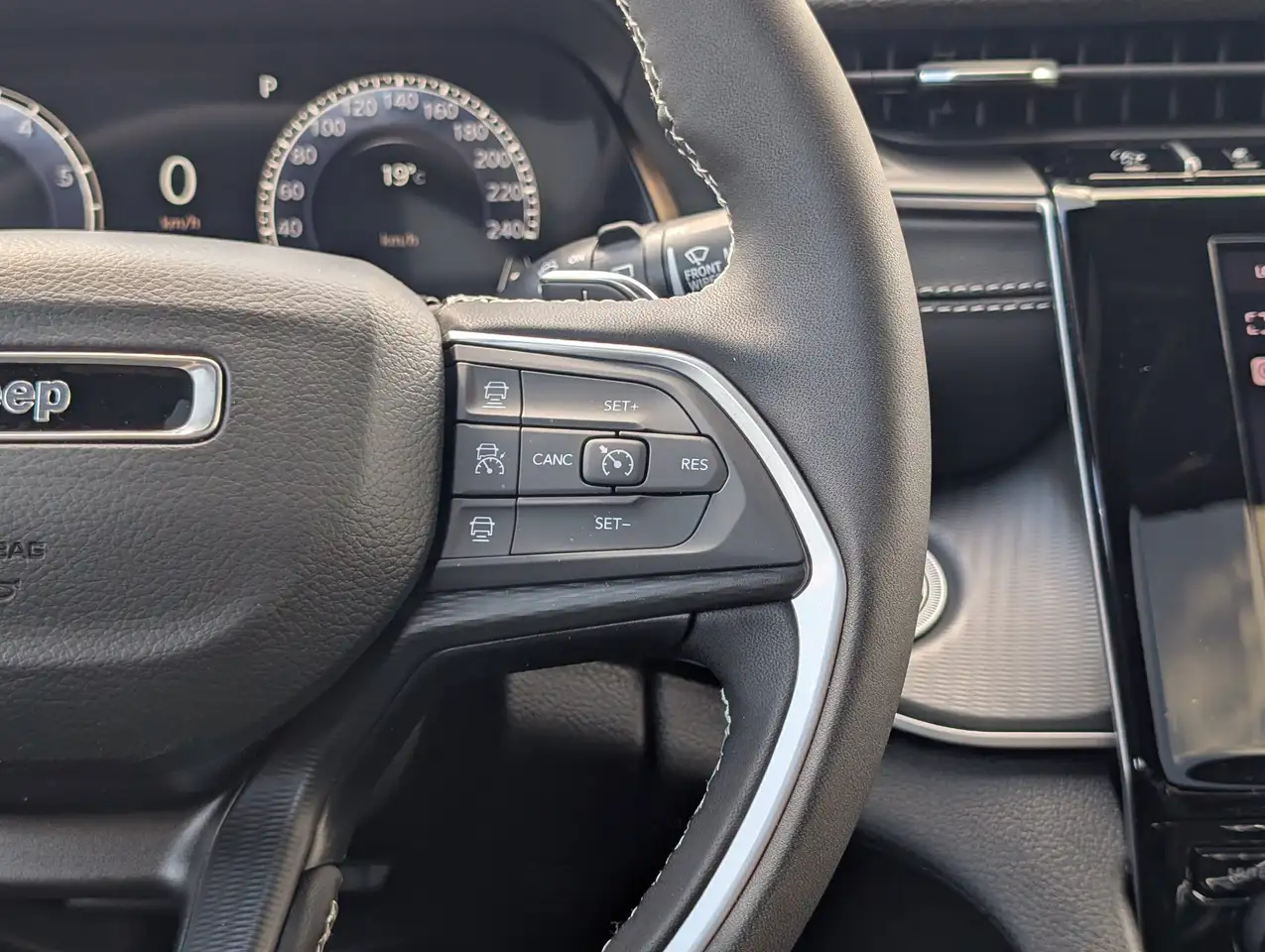 Jeep Grand Cherokee снимка Jeep Grand Cherokee