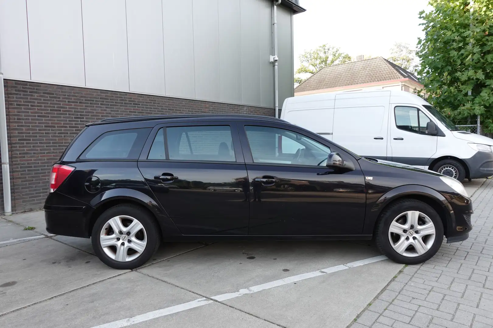 Opel Astra 1.8i-16V Edition Automaat Airco Navi NAP NL Auto Noir - 2