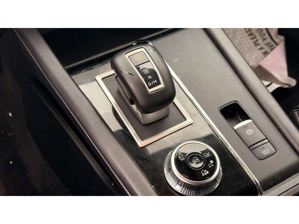 2024 Mitsubishi Outlander — view 11