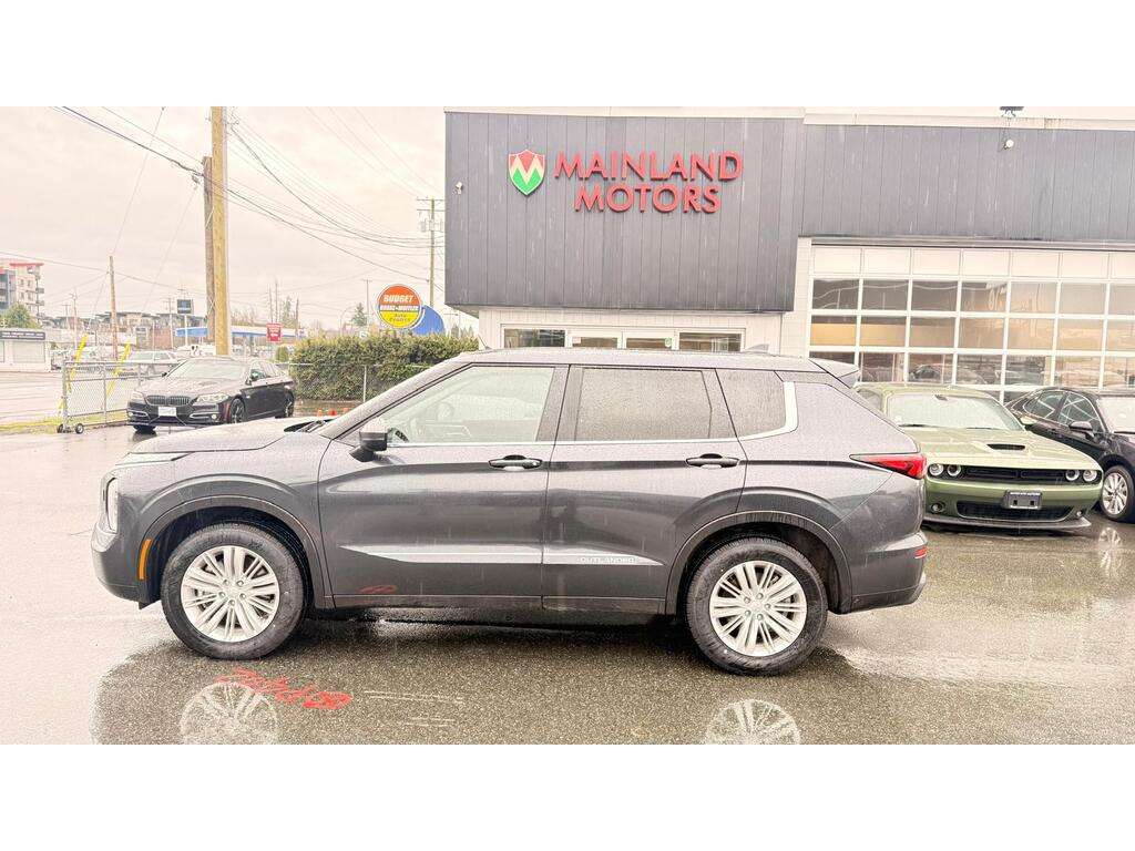 2024 Mitsubishi Outlander — view 8