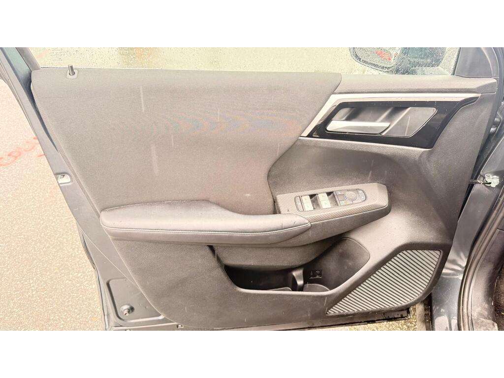 2024 Mitsubishi Outlander — view 12