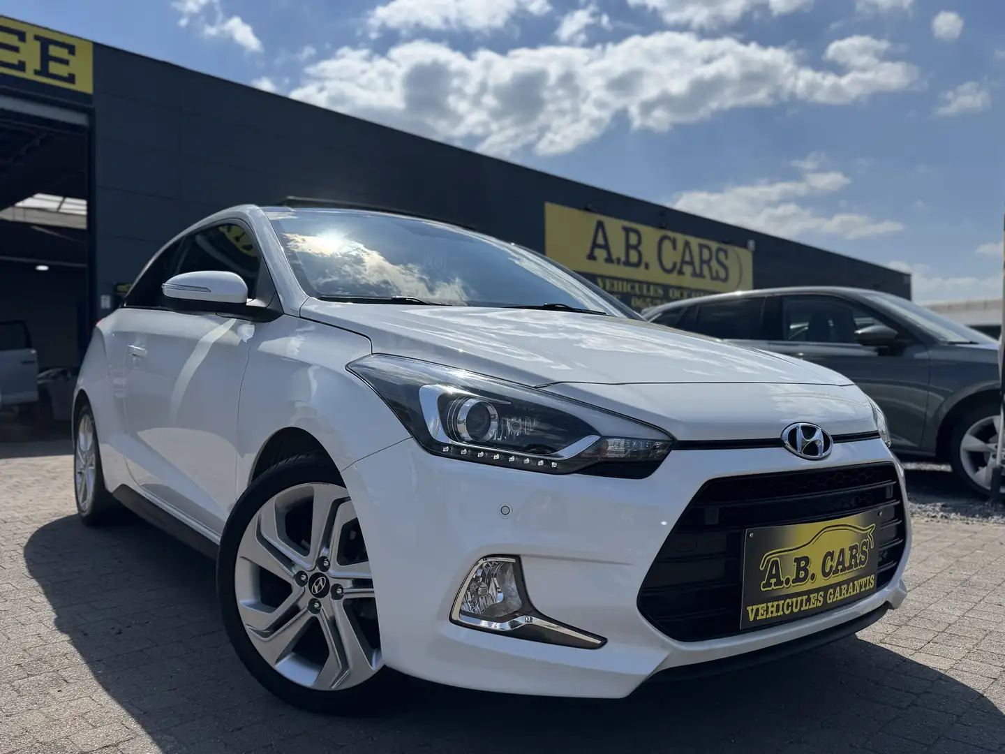 Hyundai i20 1.2i SPORT *GARANTIE 12MOIS*1ER PROPRIÉTAIRE White - 1