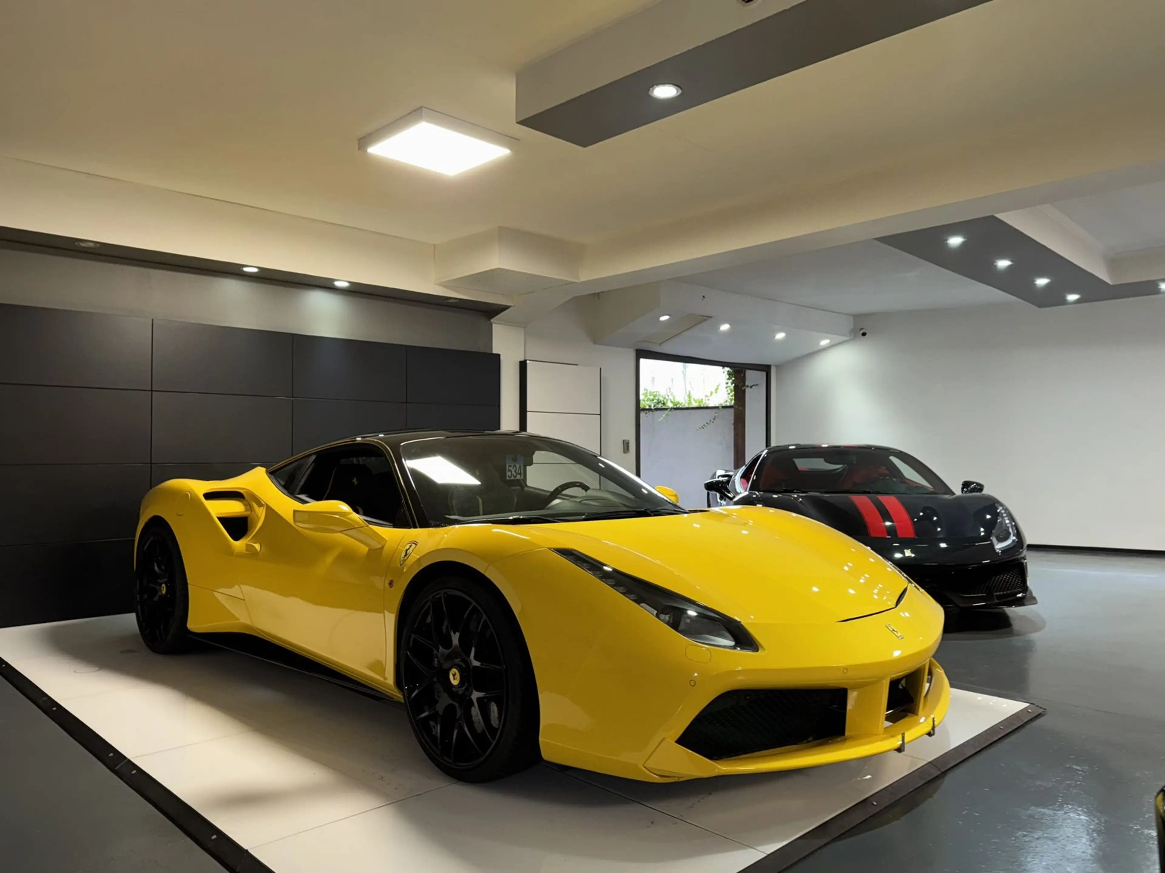 Ferrari 488 Lift Carbon Keramik Alcantara Schalen.S — photo 2