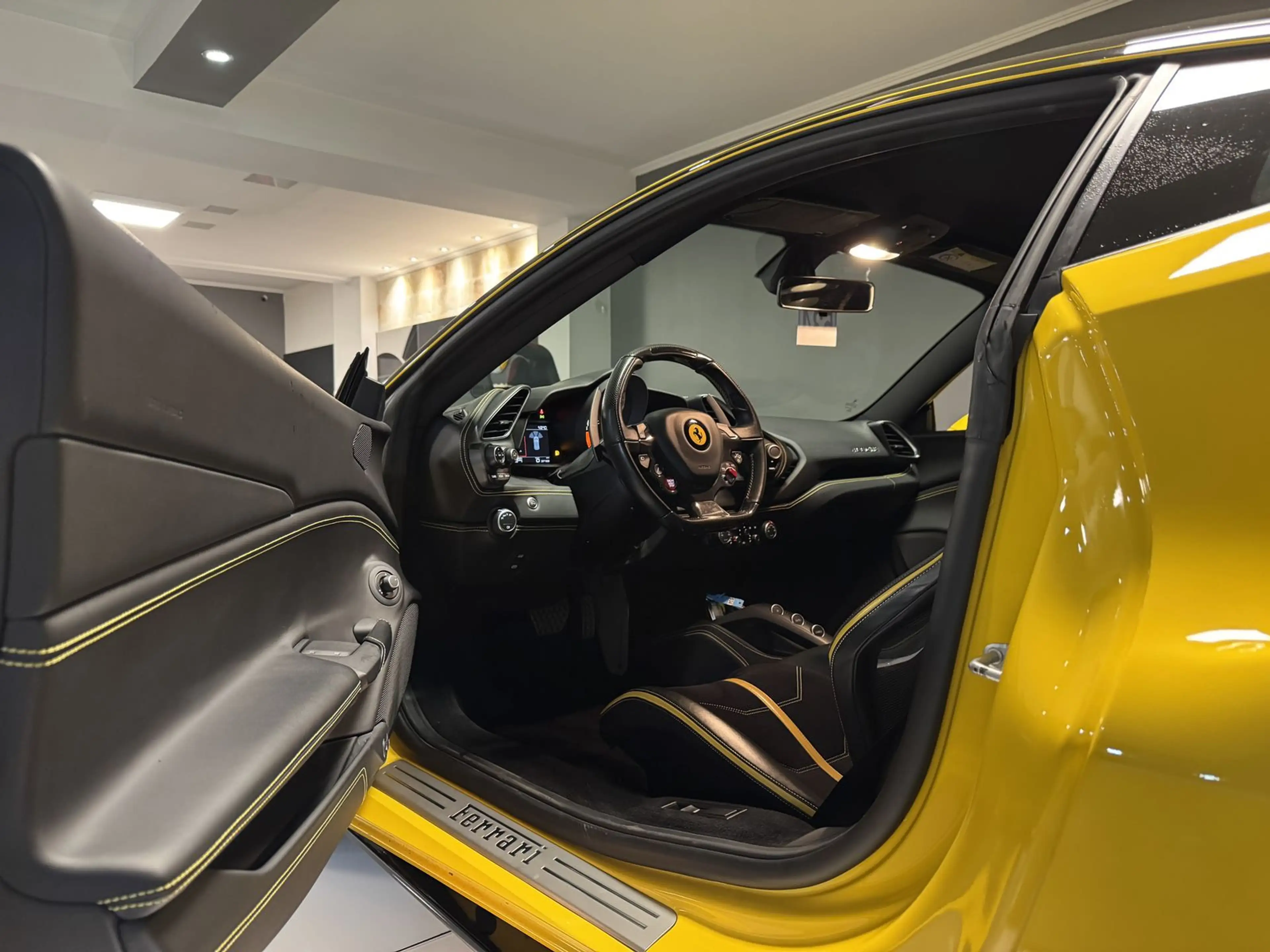 Ferrari 488 Lift Carbon Keramik Alcantara Schalen.S — photo 11