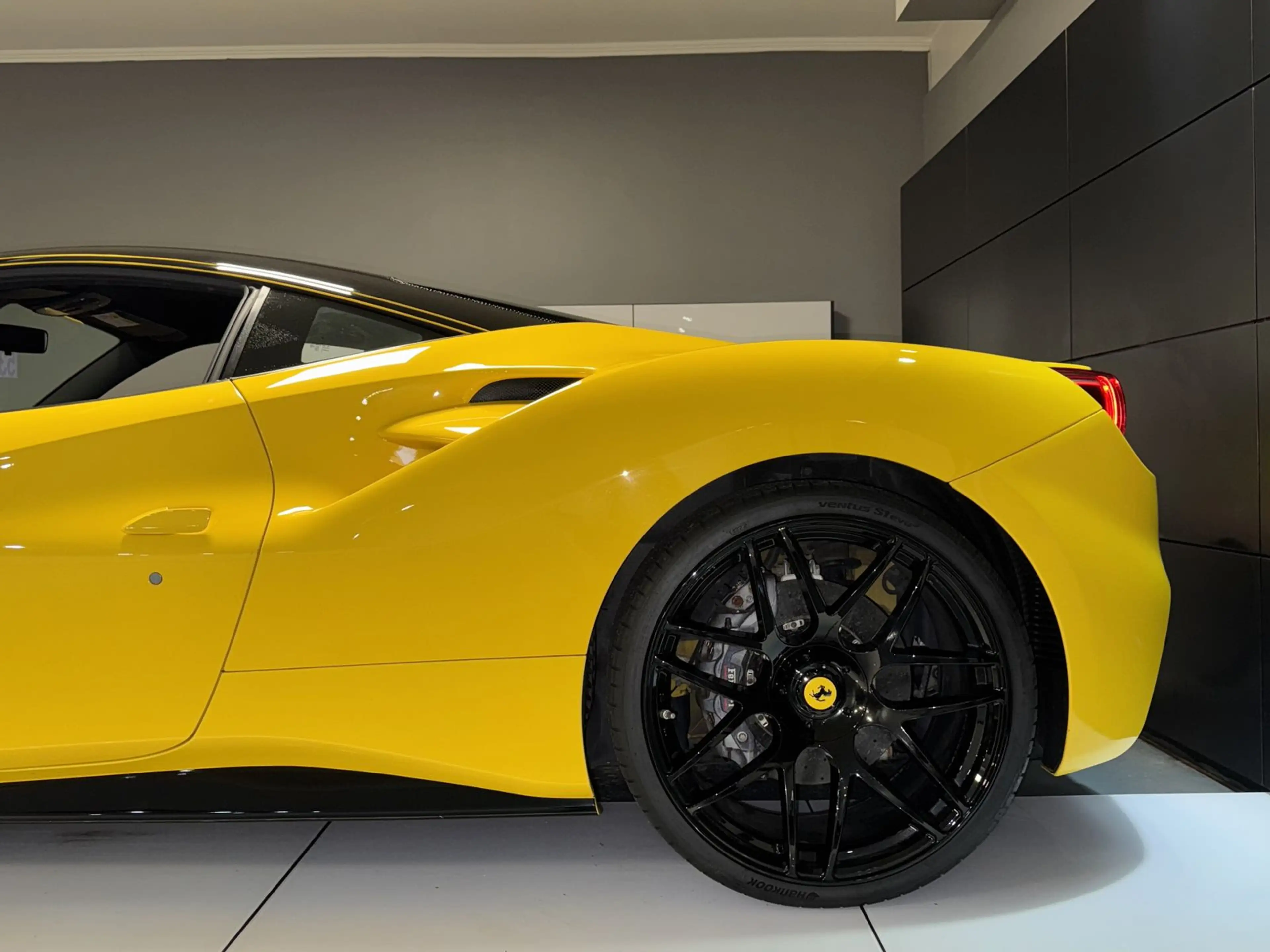 Ferrari 488 Lift Carbon Keramik Alcantara Schalen.S — photo 10