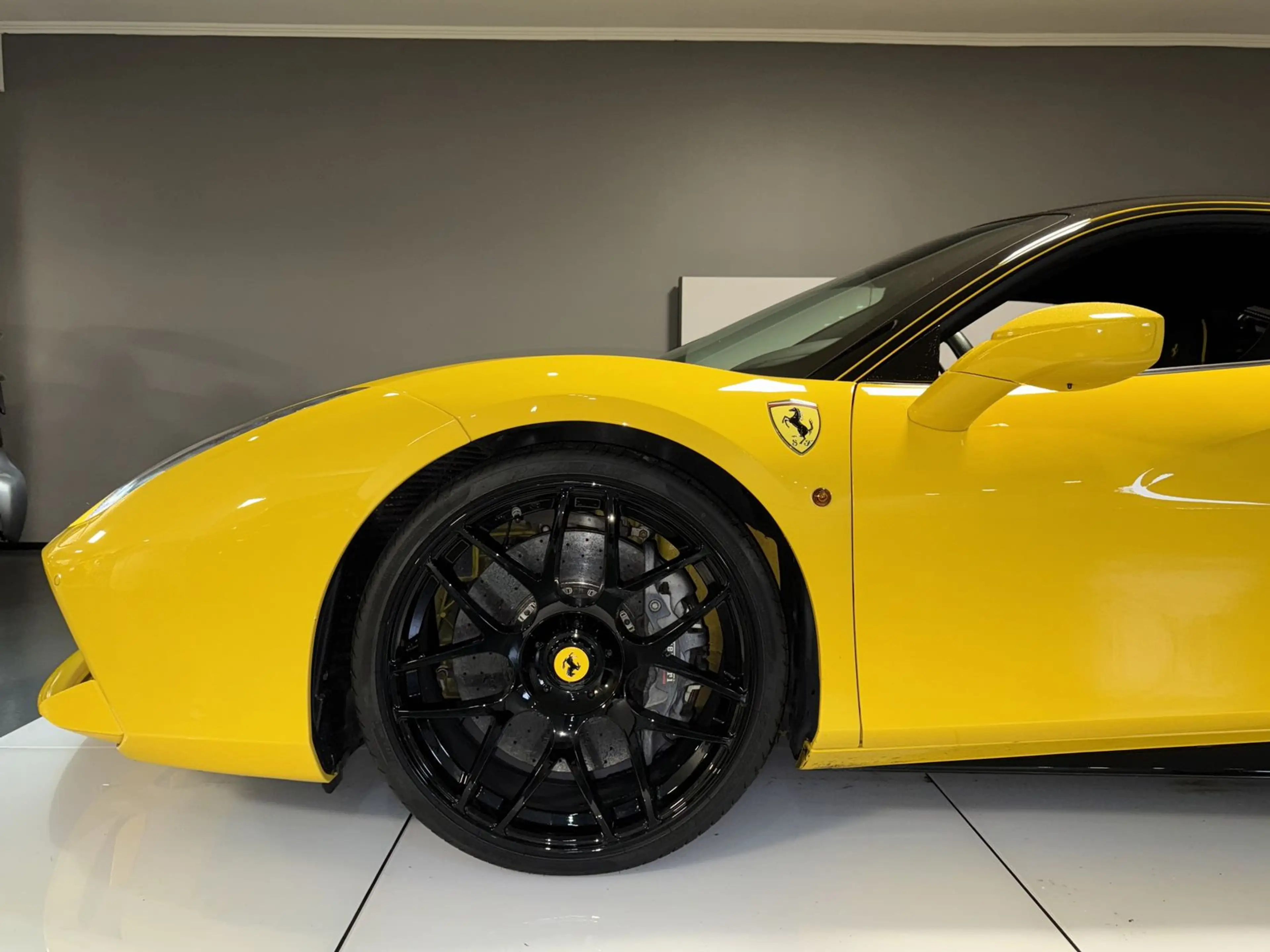 Ferrari 488 Lift Carbon Keramik Alcantara Schalen.S — photo 9
