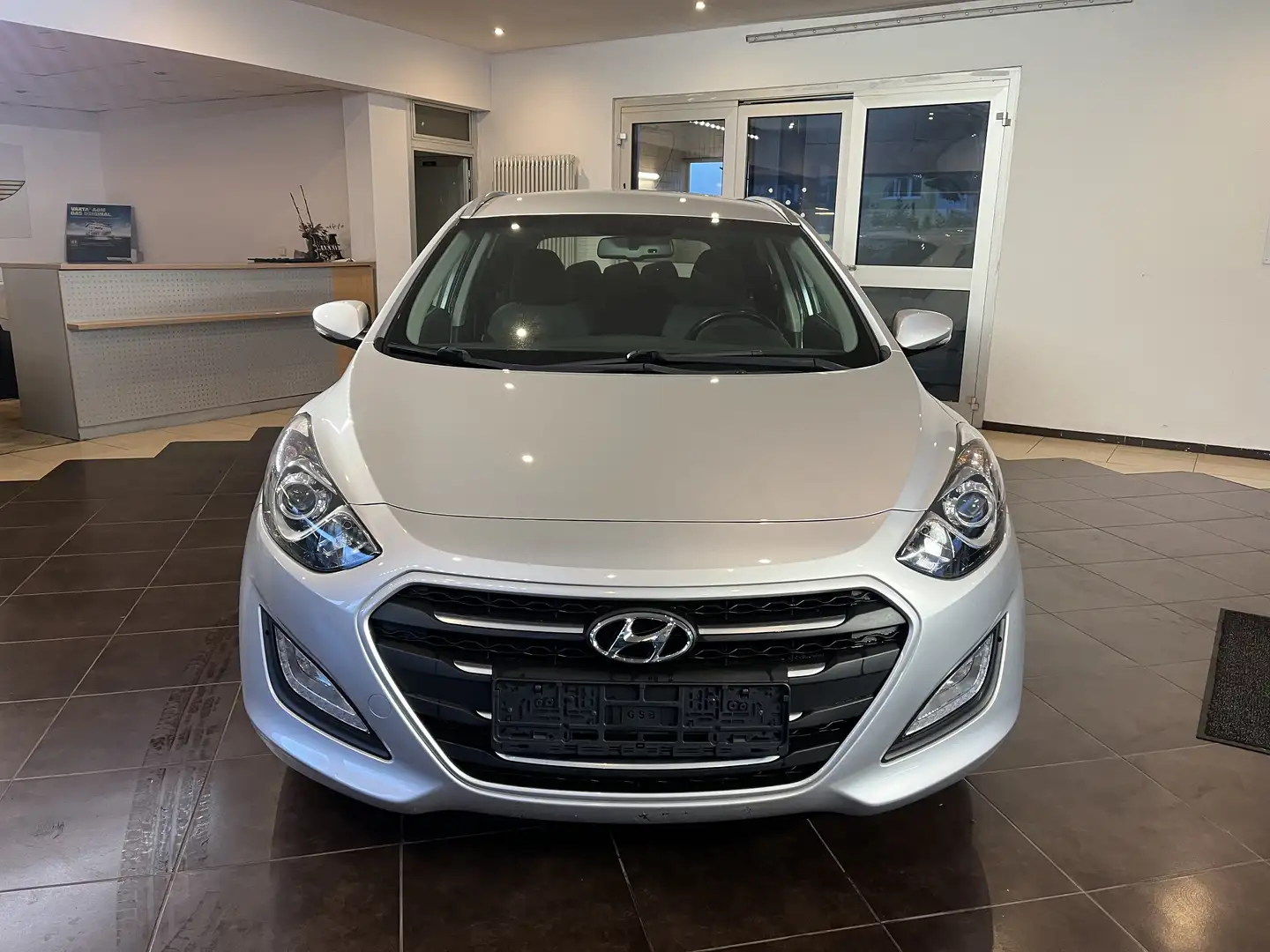 Hyundai i30 I30 Kombi*AHK*SHZ*PHS*TPM* Silber - 2