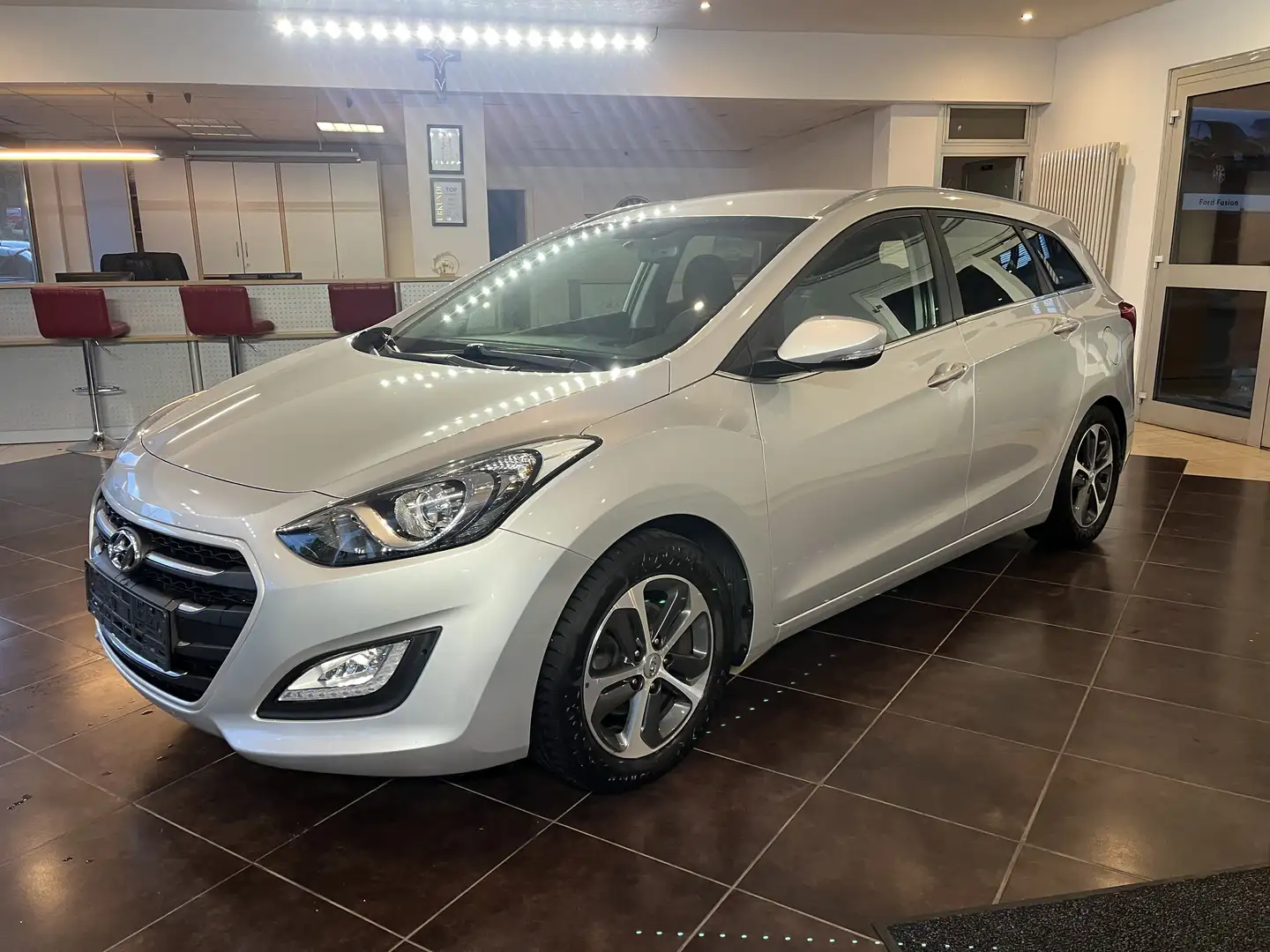 Hyundai i30 I30 Kombi*AHK*SHZ*PHS*TPM* Silber - 1