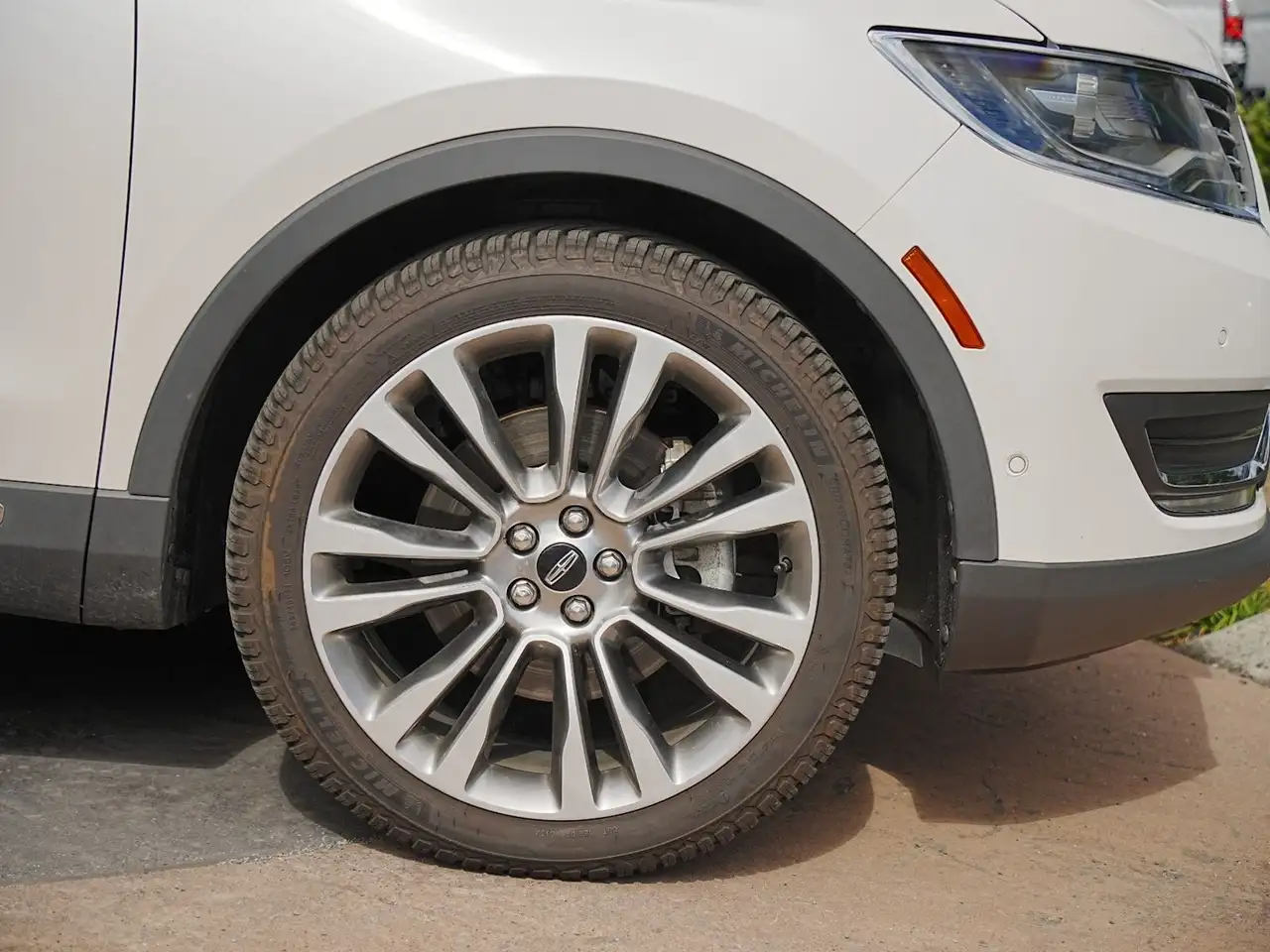 Lincoln MKX photo Lincoln MKX