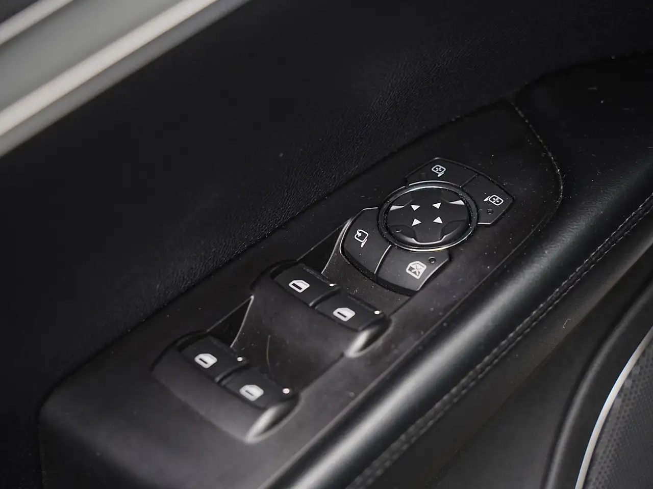 Lincoln MKX photo Lincoln MKX