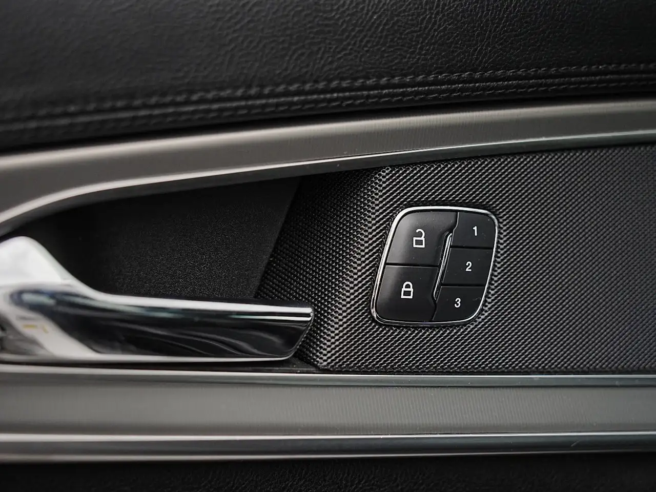 Lincoln MKX photo Lincoln MKX