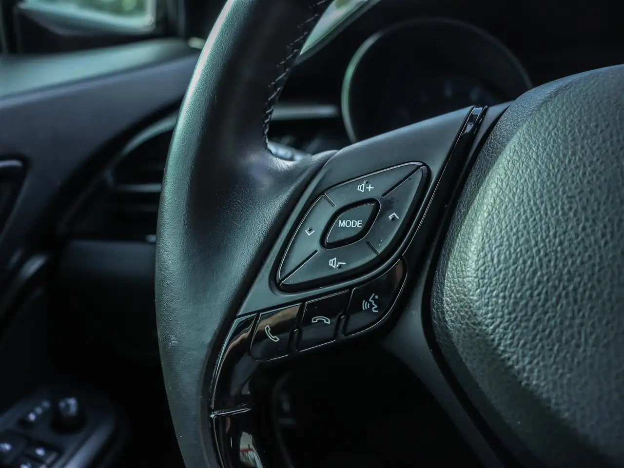 Toyota C-HR снимка Toyota C-HR