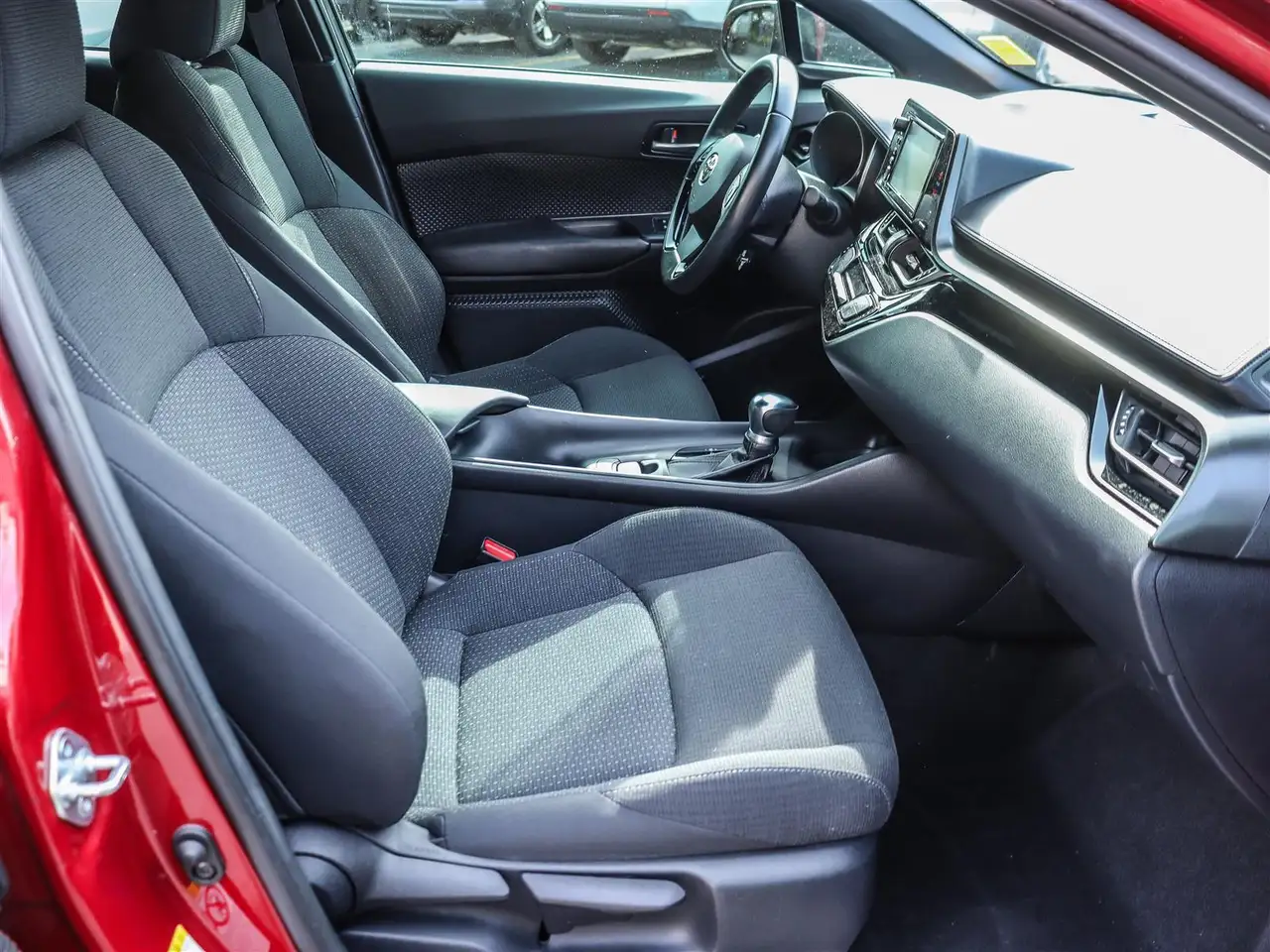 Toyota C-HR снимка Toyota C-HR