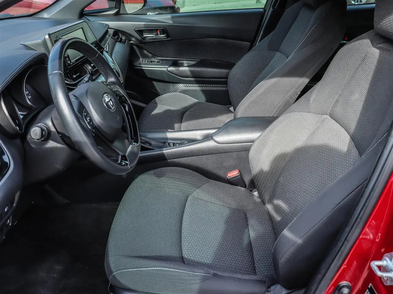Toyota C-HR снимка Toyota C-HR