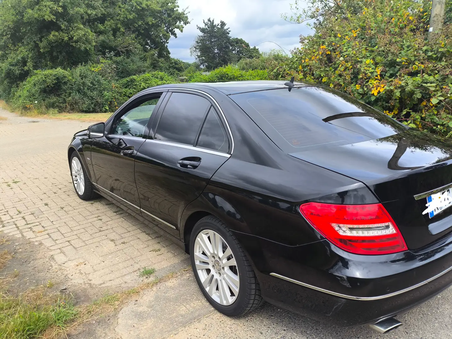 Mercedes-Benz C 300 CDI DPF 4Matic (BlueEFFICIENCY)7G-TRONICAvantgarde Schwarz - 2