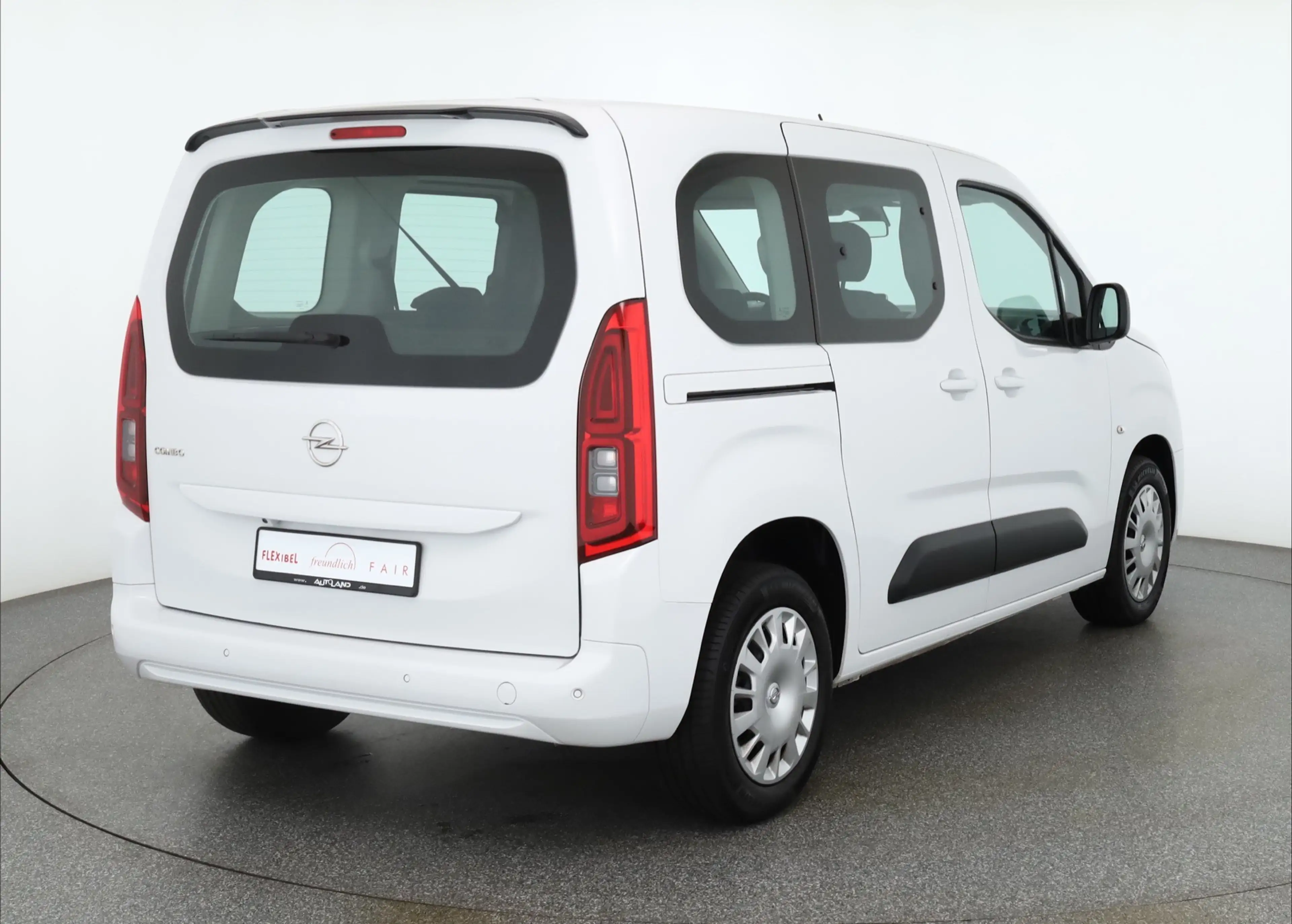 Opel Combo Life E 1.2 Edition Navi IntelliLink DAB — photo 5